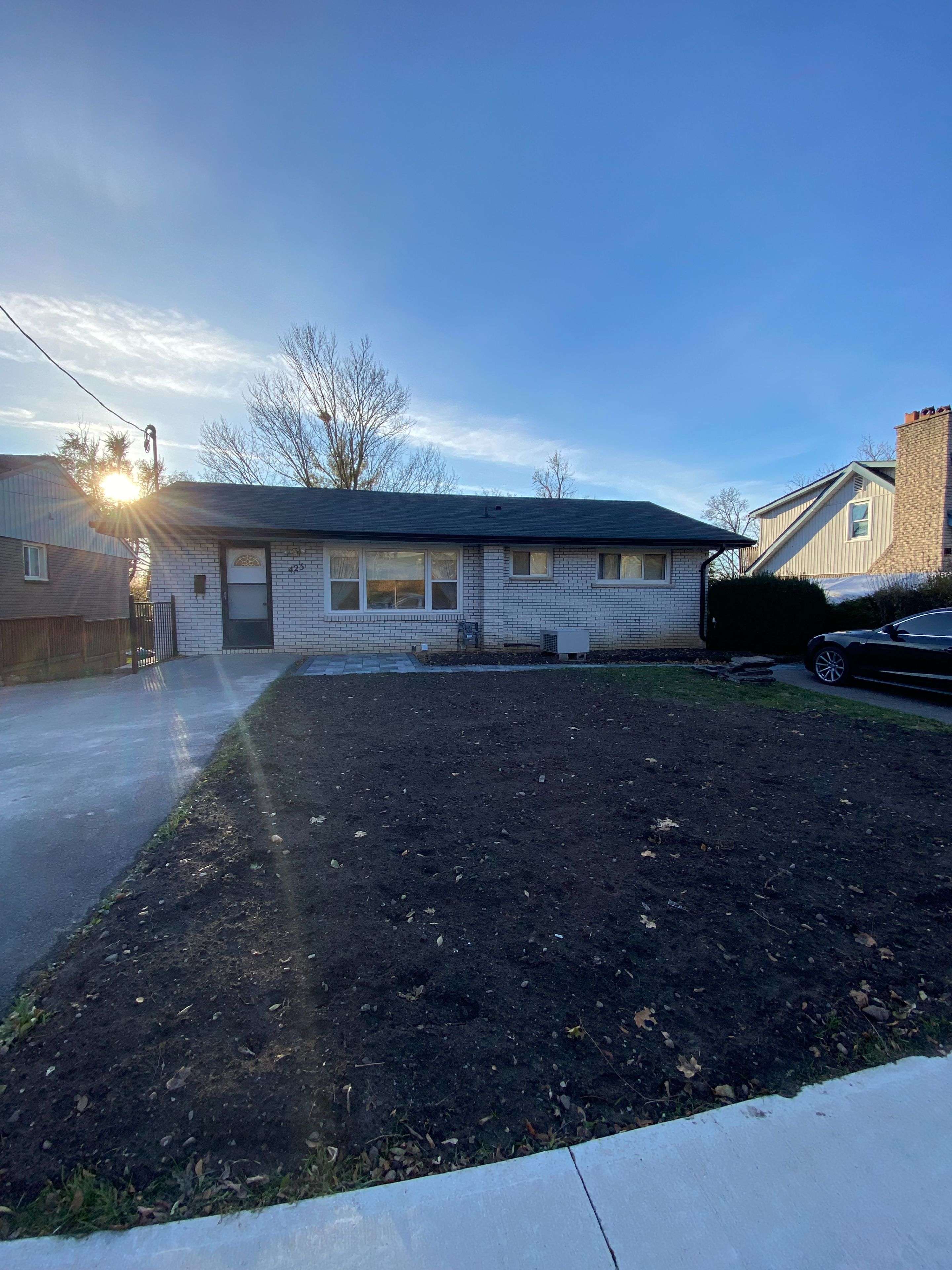 Peterborough, ON K9H 1Y7,423 Armour RD