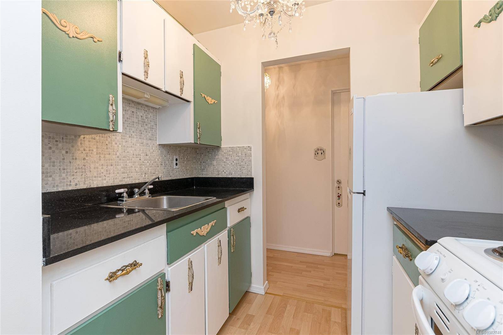 Victoria, BC V8V 2Y5,964 Heywood Ave #118