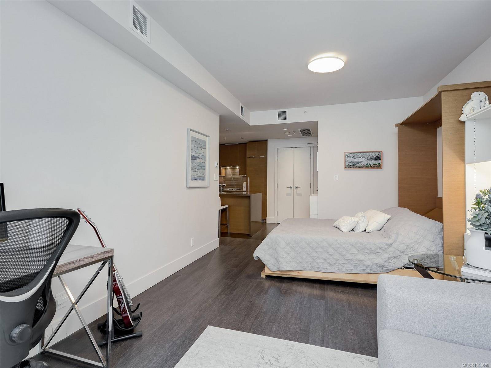 Victoria, BC V9A 0A1,83 Saghalie Rd #410