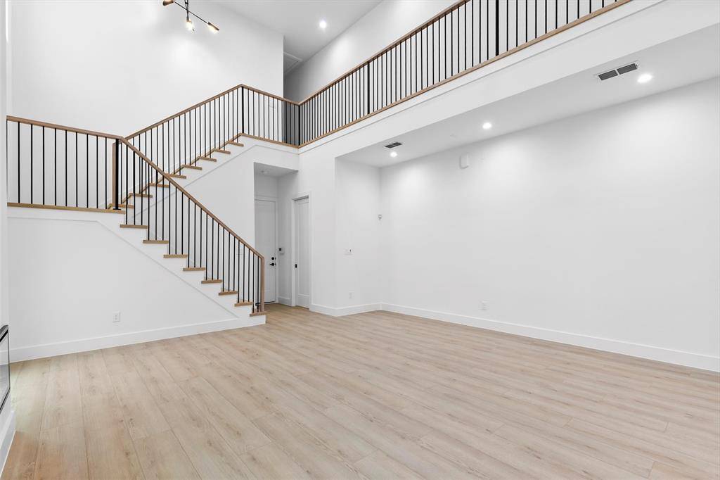 Dallas, TX 75212,2812 Guymon Street