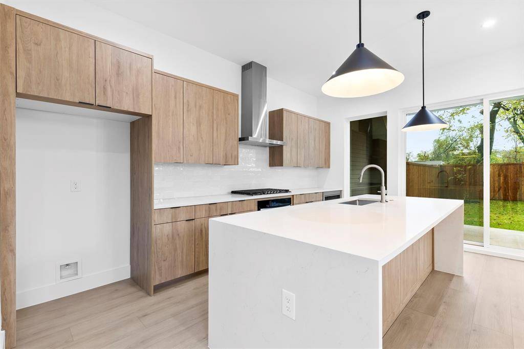 Dallas, TX 75212,2812 Guymon Street