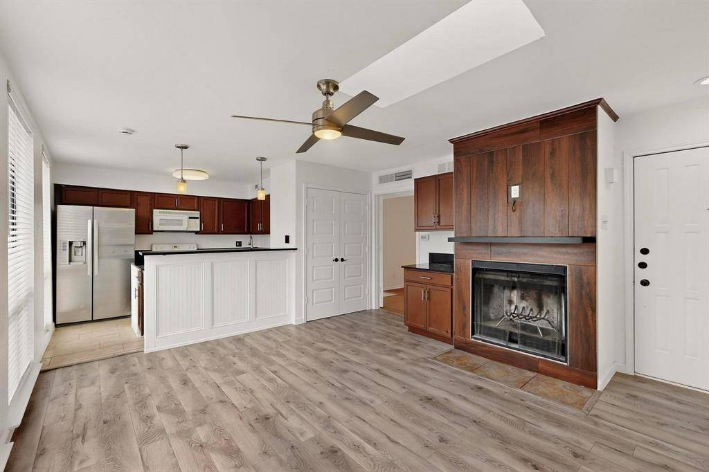 Dallas, TX 75231,7522 Holly Hill Drive #14