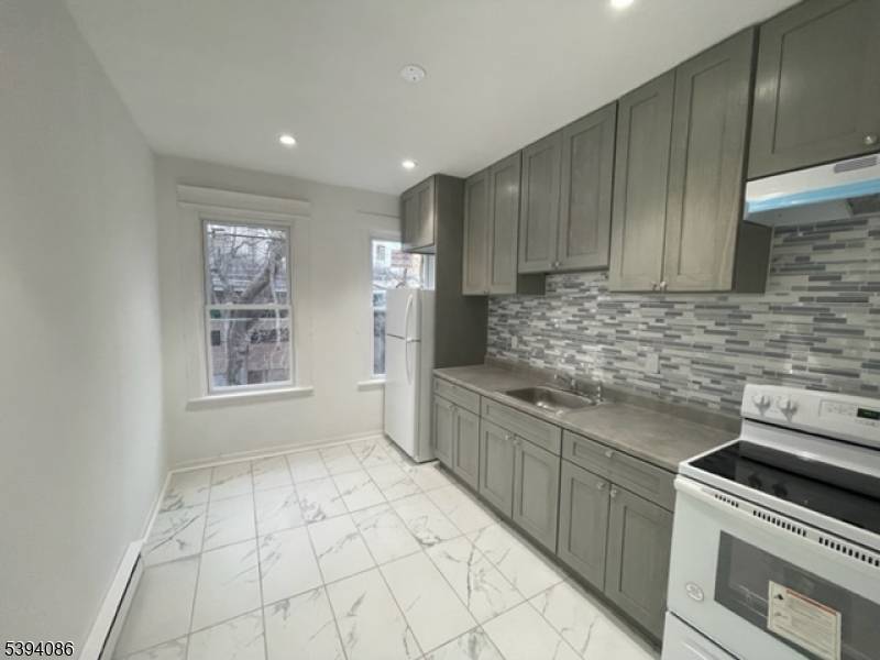 East Orange City, NJ 07017,205 N Clinton St #1