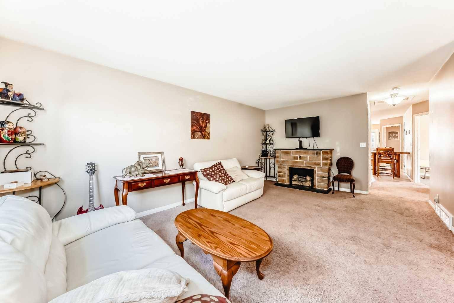 Red Deer, AB T4R2M9,1 Eline ST #B