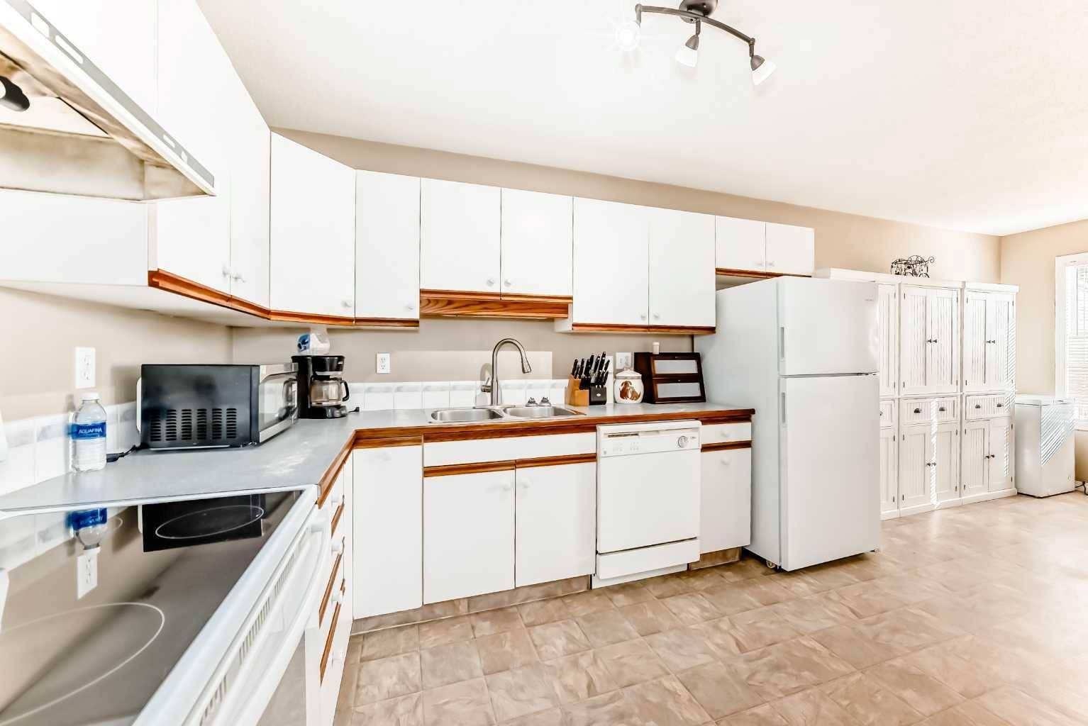 Red Deer, AB T4R2M9,1 Eline ST #B