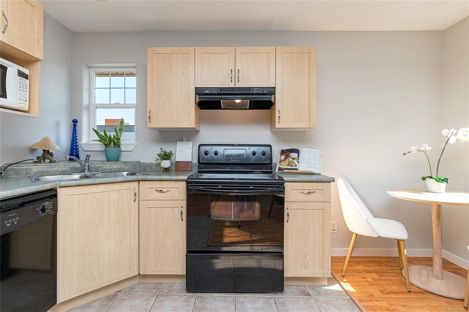 Langford, BC V9B 3T4,2844 Bryn Maur Rd #203