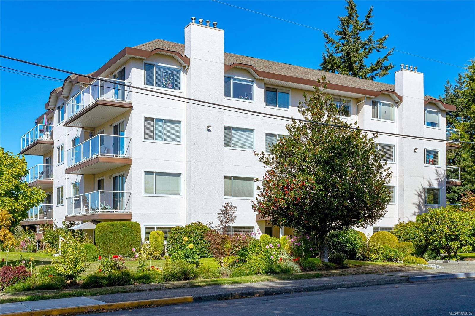 Sidney, BC V8L 2A5,2354 Brethour Ave #401