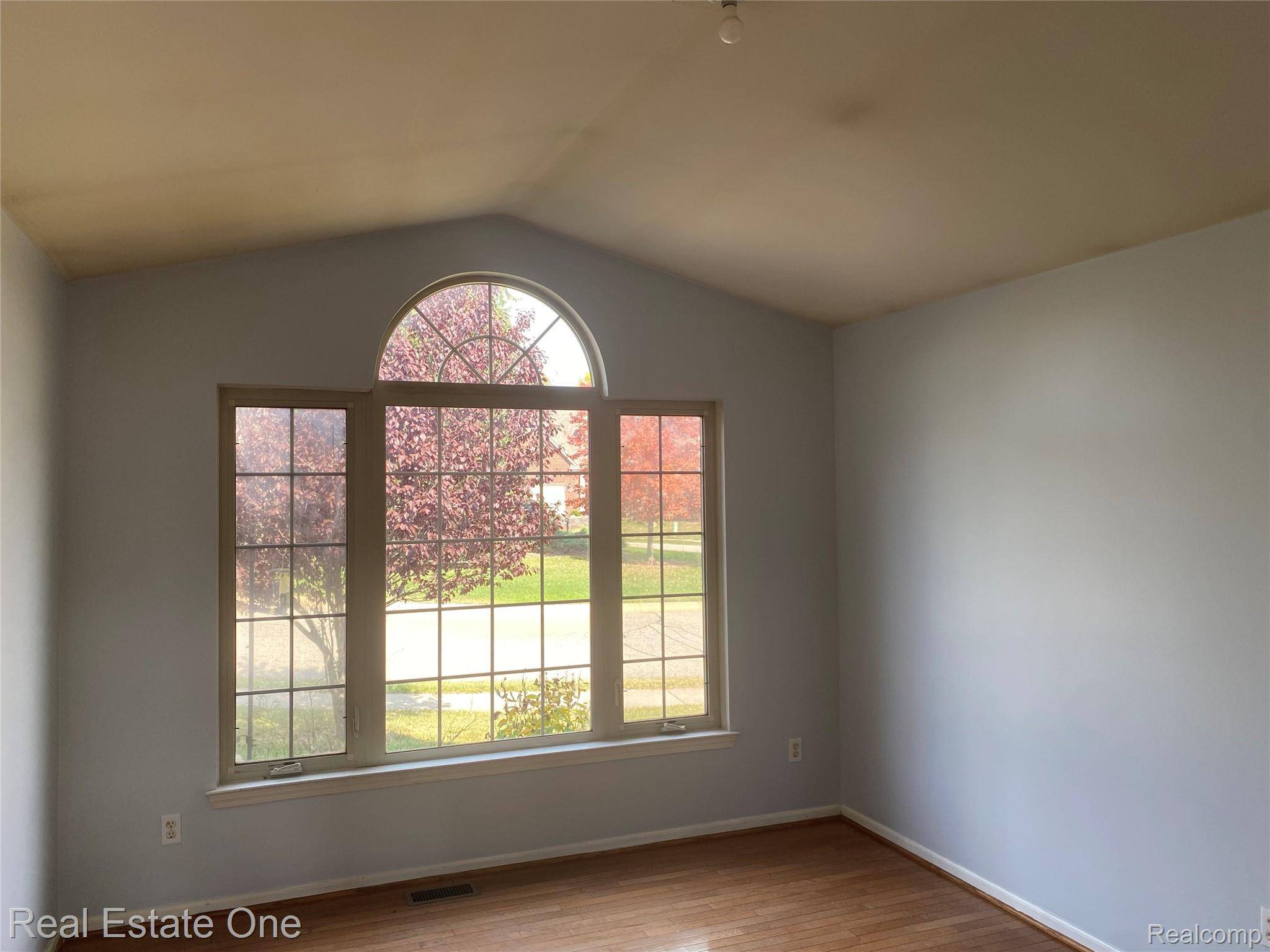 Farmington Hills, MI 48331,39206 Silverthorne Bend