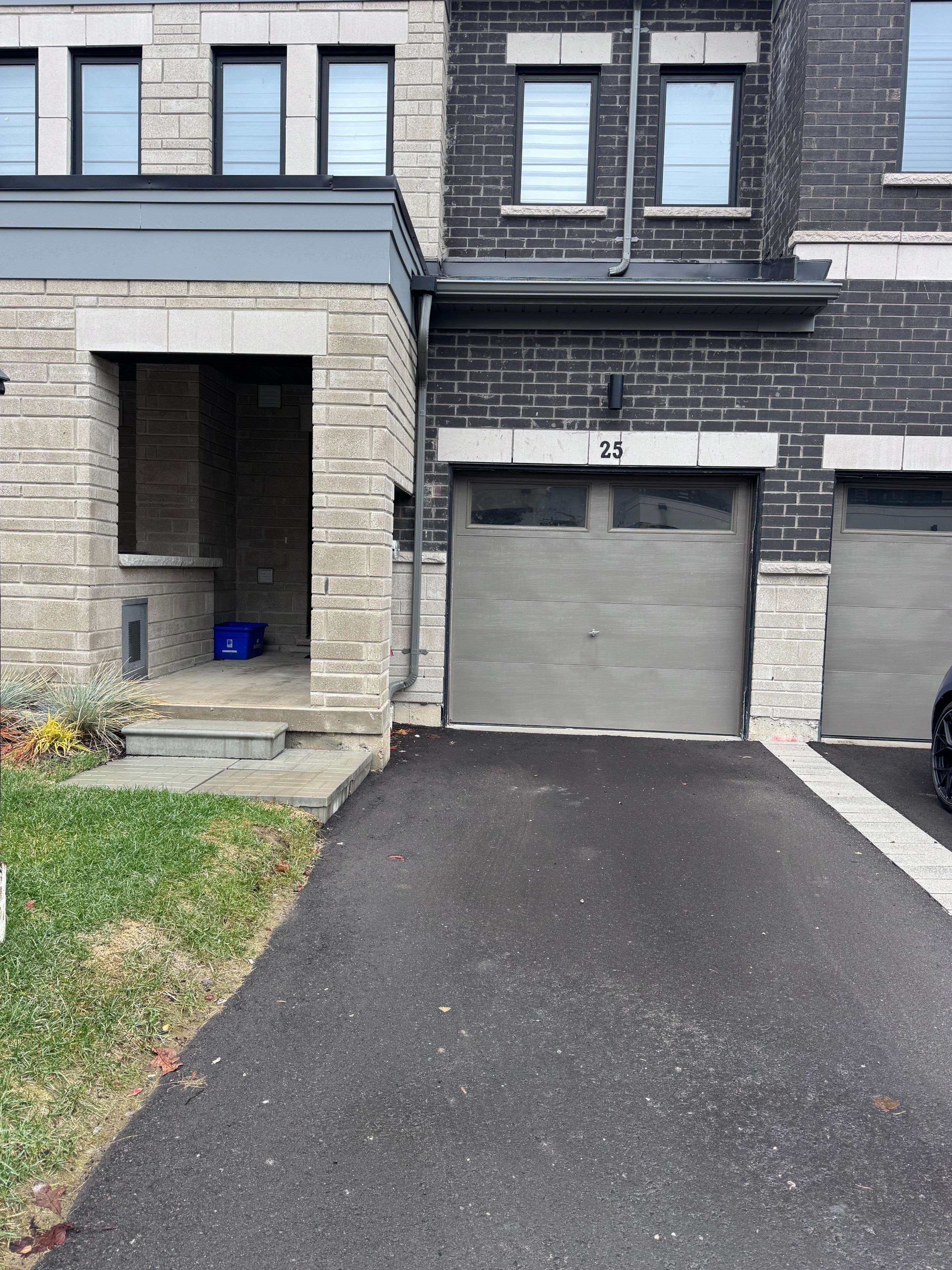 Clarington, ON L1C 7E5,25 King George WAY