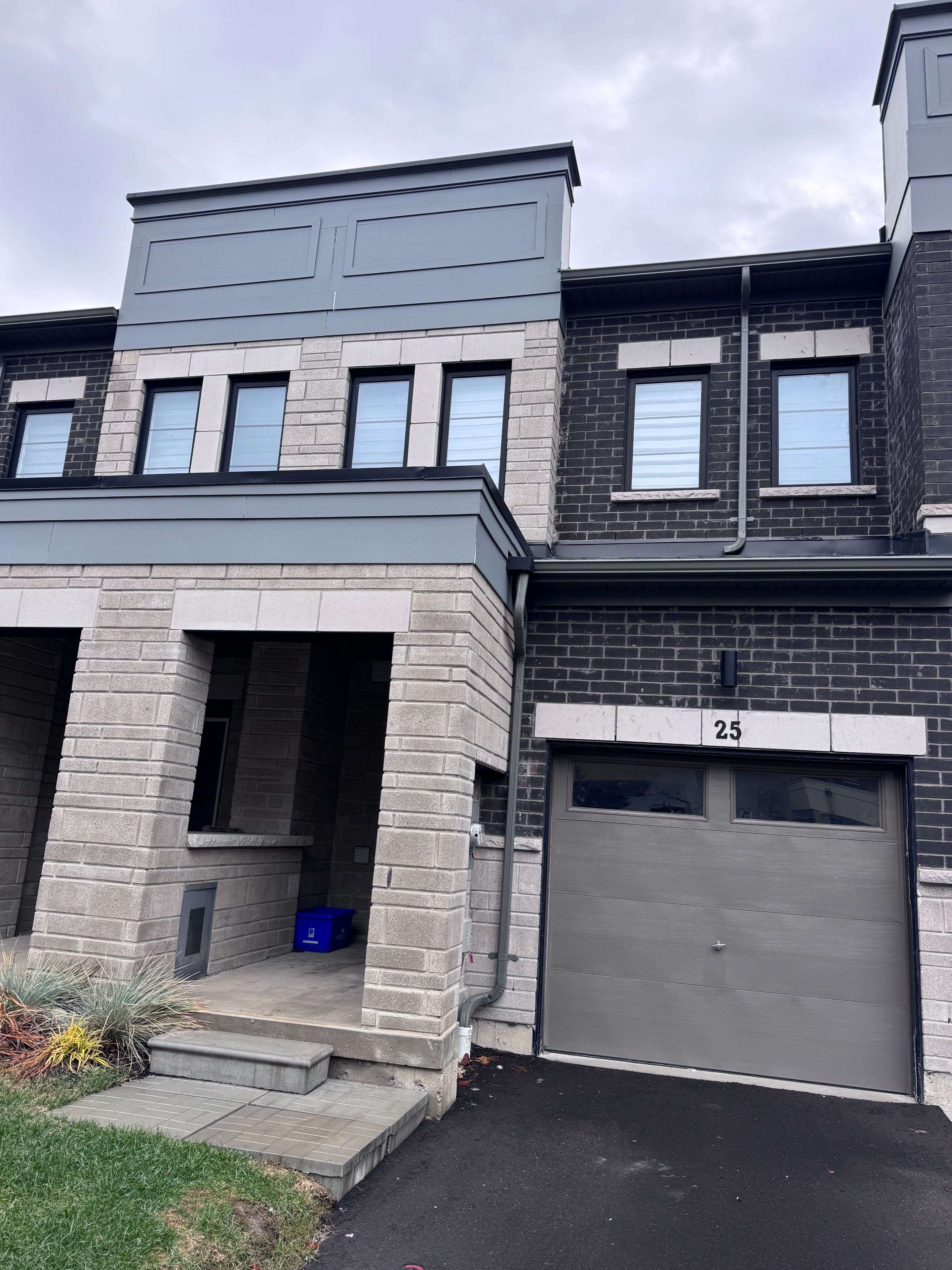 Clarington, ON L1C 7E5,25 King George WAY