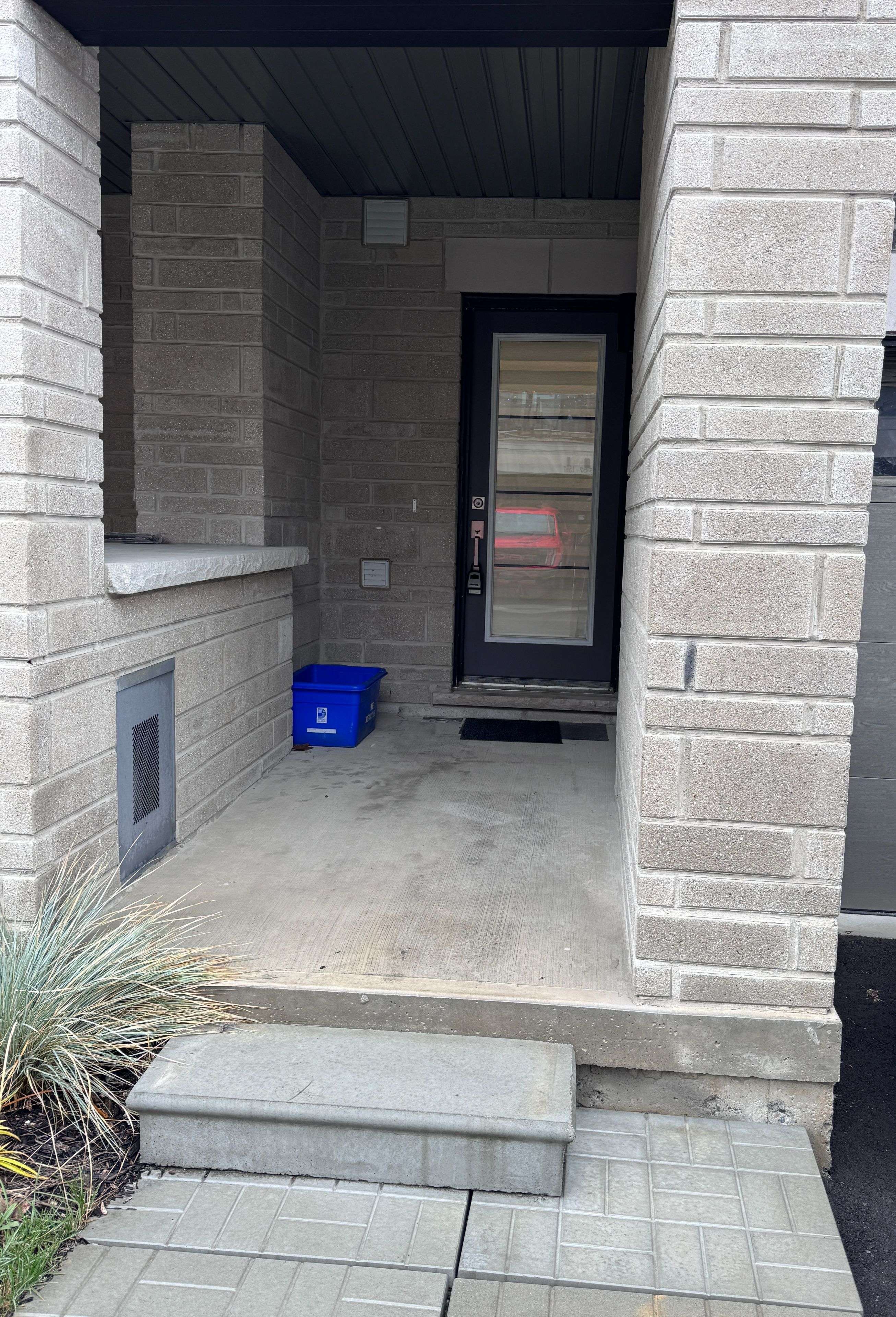 Clarington, ON L1C 7E5,25 King George WAY