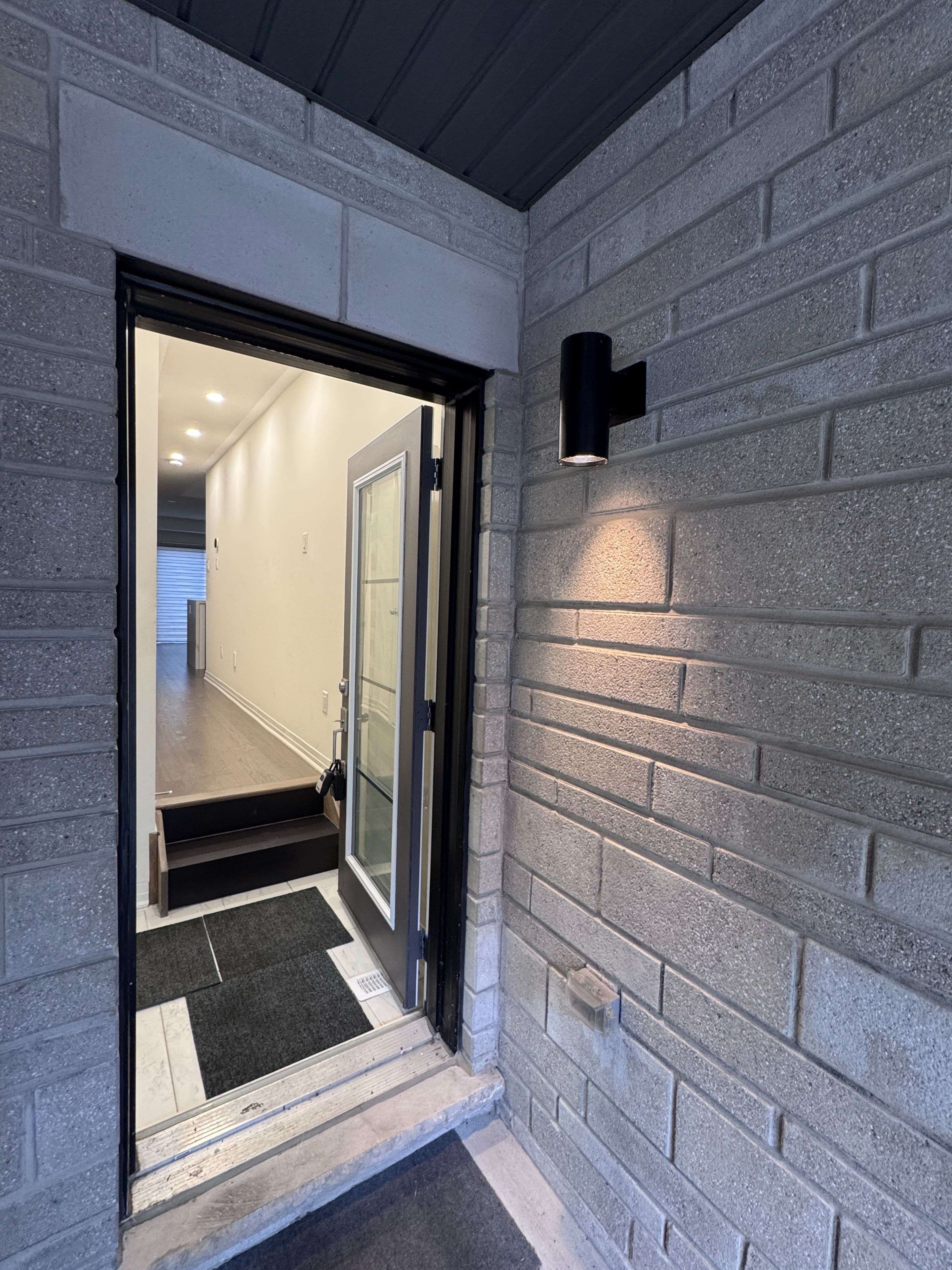 Clarington, ON L1C 7E5,25 King George WAY