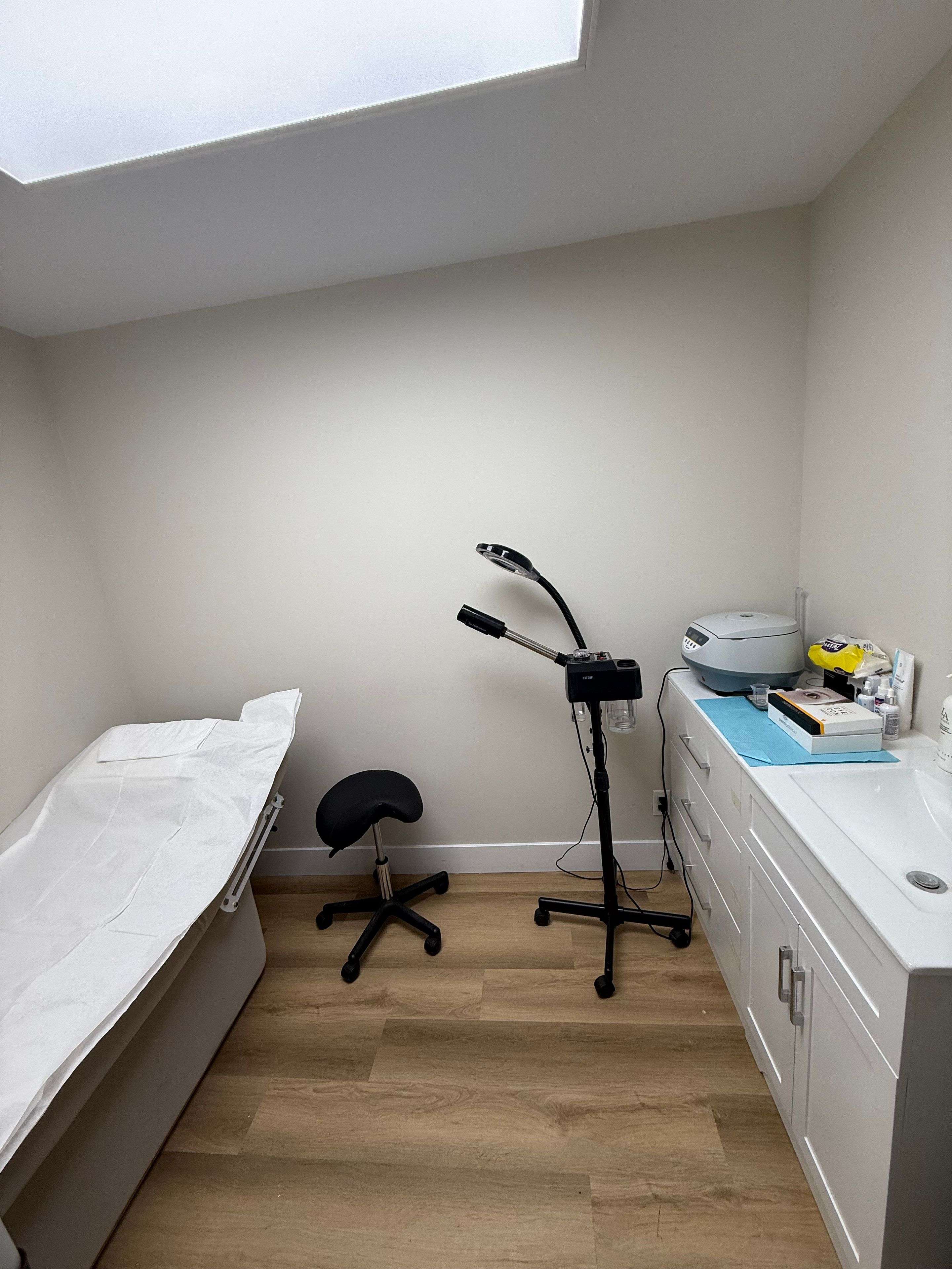 Vaughan, ON L4J 7R9,1118 Centre ST #22