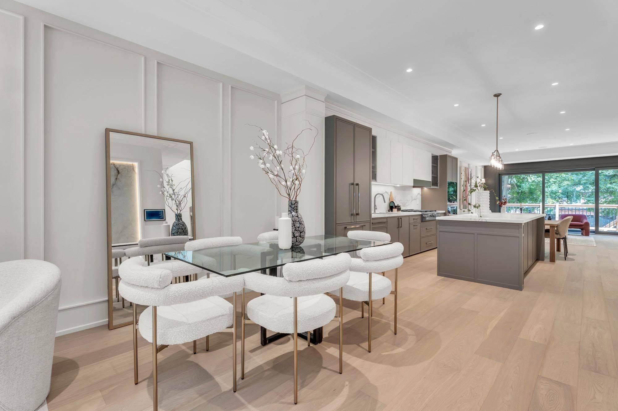 Toronto C11, ON M4G 1P1,105 Rumsey RD