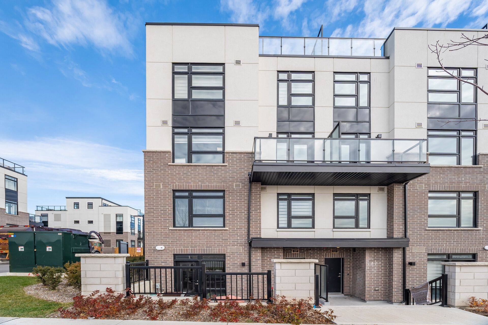 Milton, ON L9E 1N4,1589 Rose WAY #119