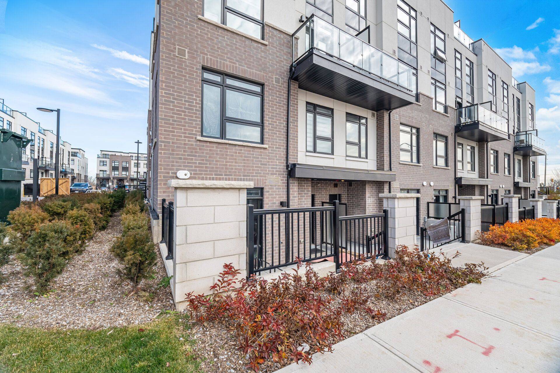 Milton, ON L9E 1N4,1589 Rose WAY #119