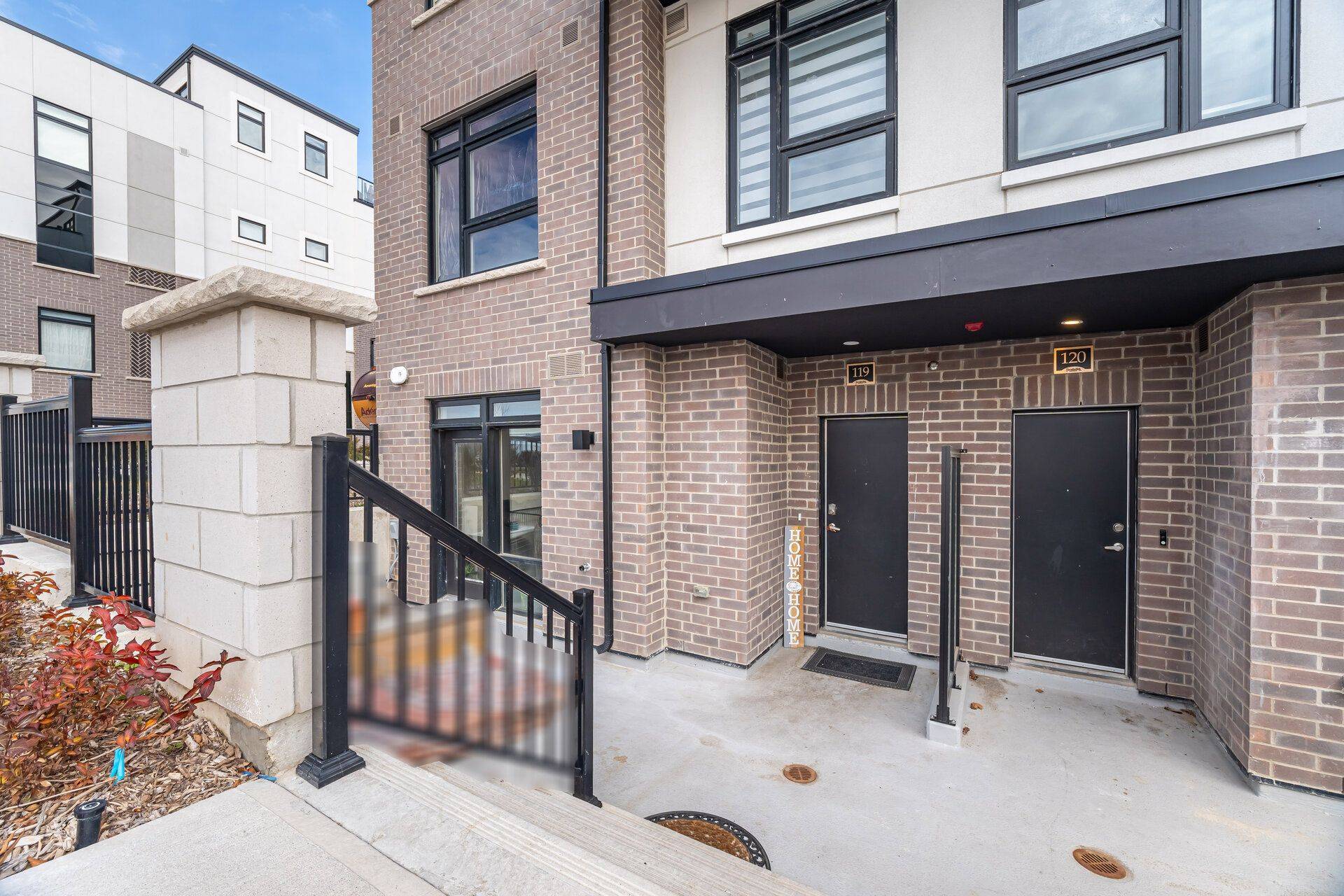 Milton, ON L9E 1N4,1589 Rose WAY #119