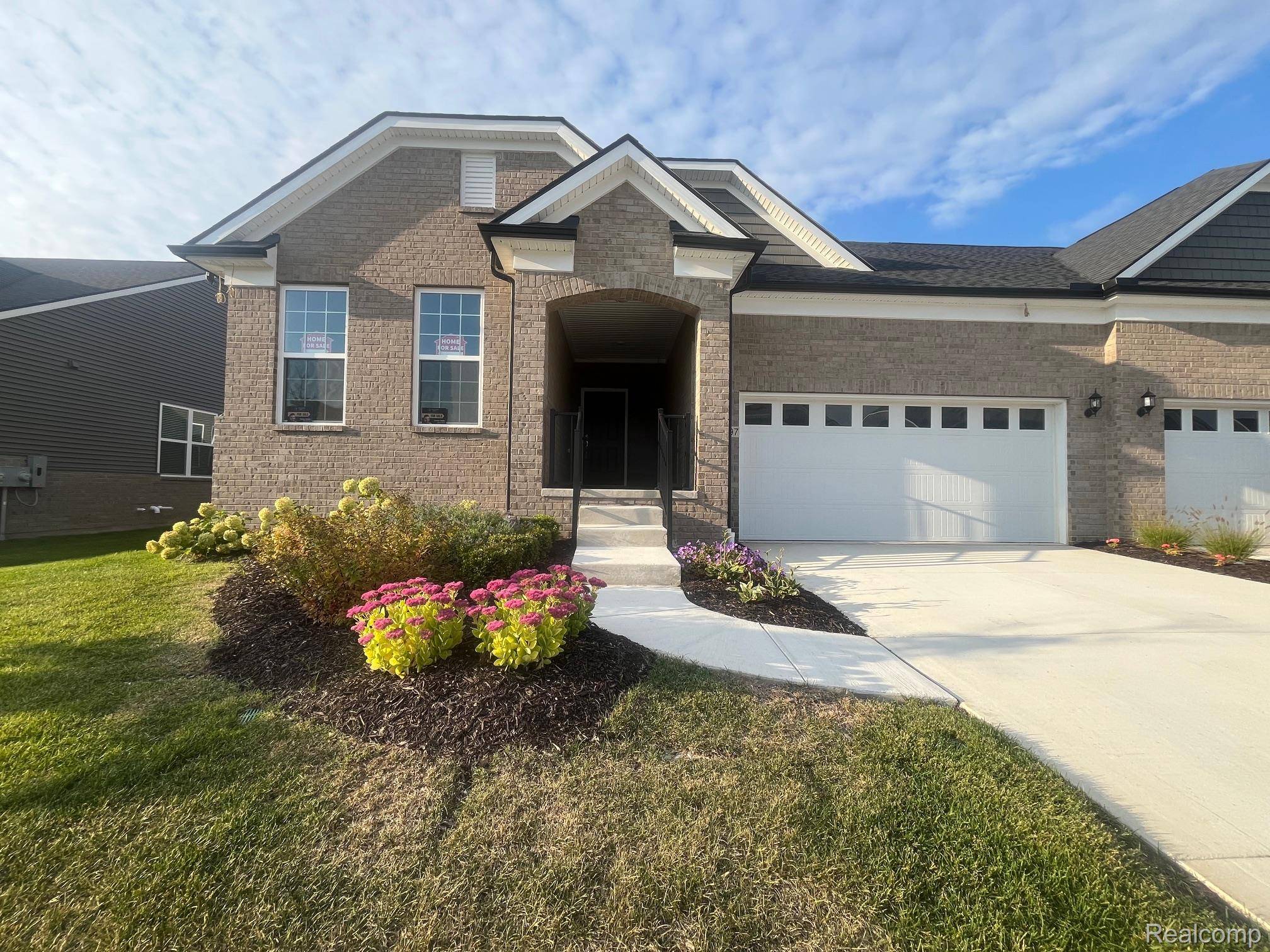 Clinton Township, MI 48038,16297 CONIFER LN