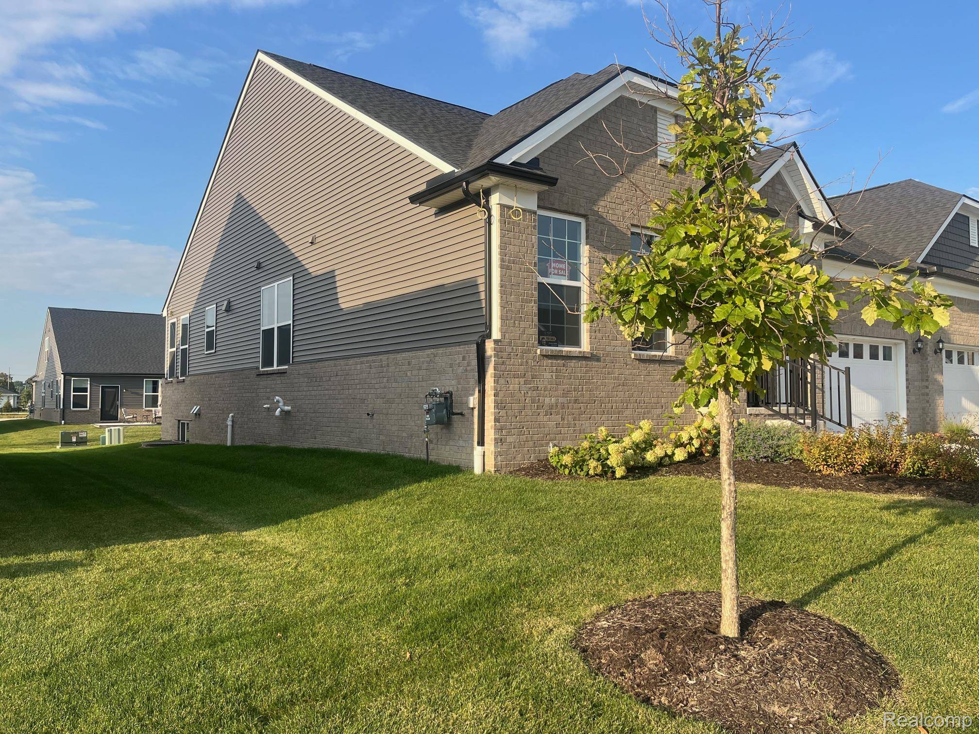 Clinton Township, MI 48038,16297 CONIFER LN