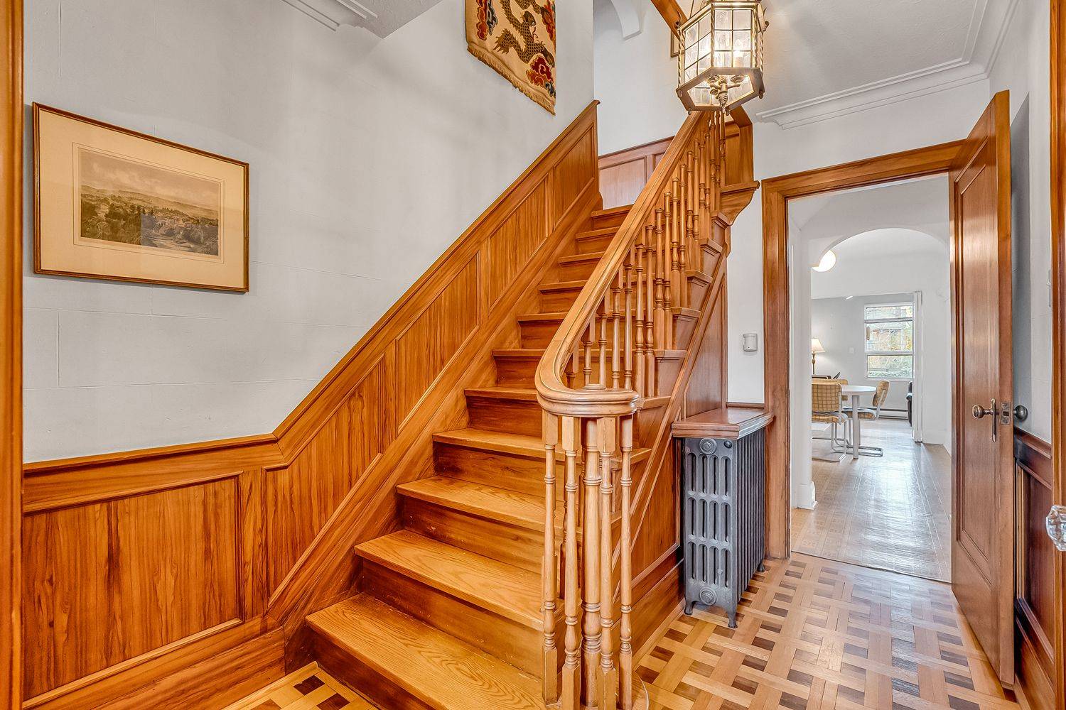 Toronto C11, ON M4G 3J1,72 Bessborough DR