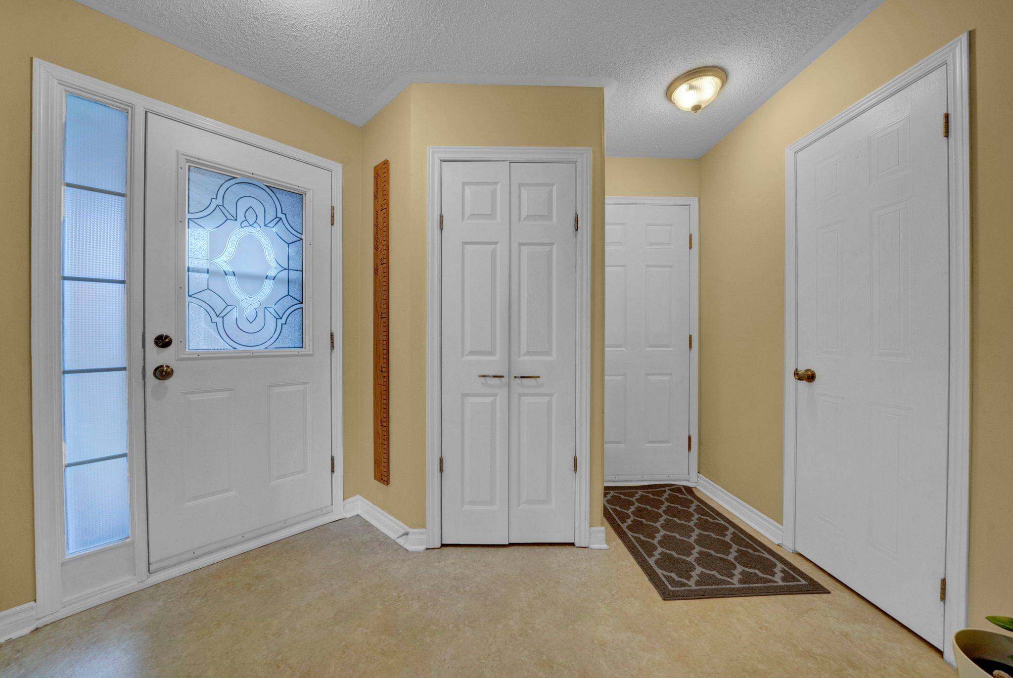 Clarington, ON L1C 5A6,170 High ST