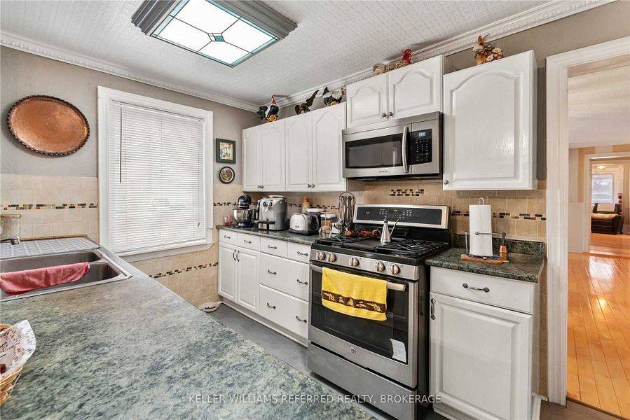 Innisfil, ON L0L 1R0,5440 Yonge ST