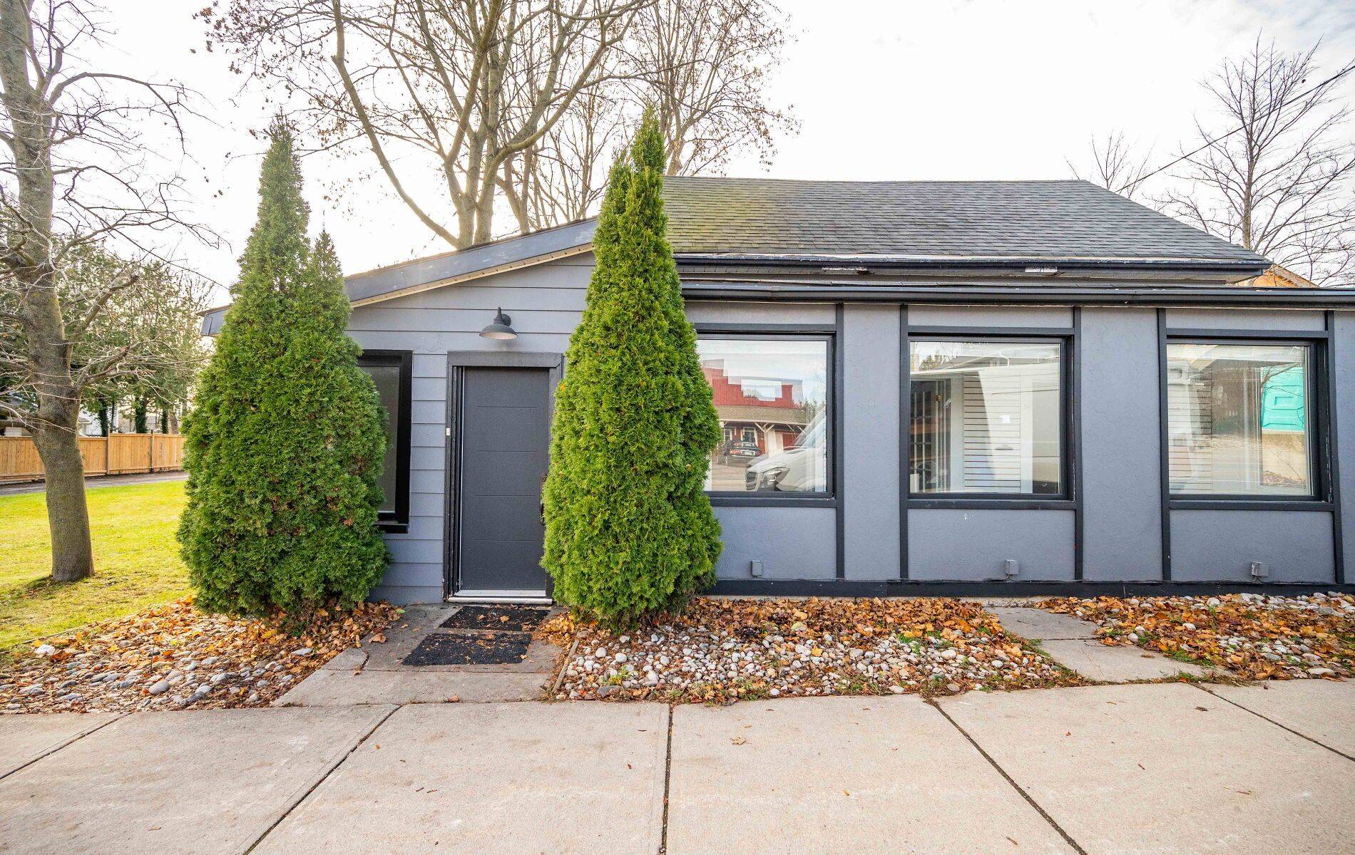 Milton, ON L0P 1B0,30 Main ST N