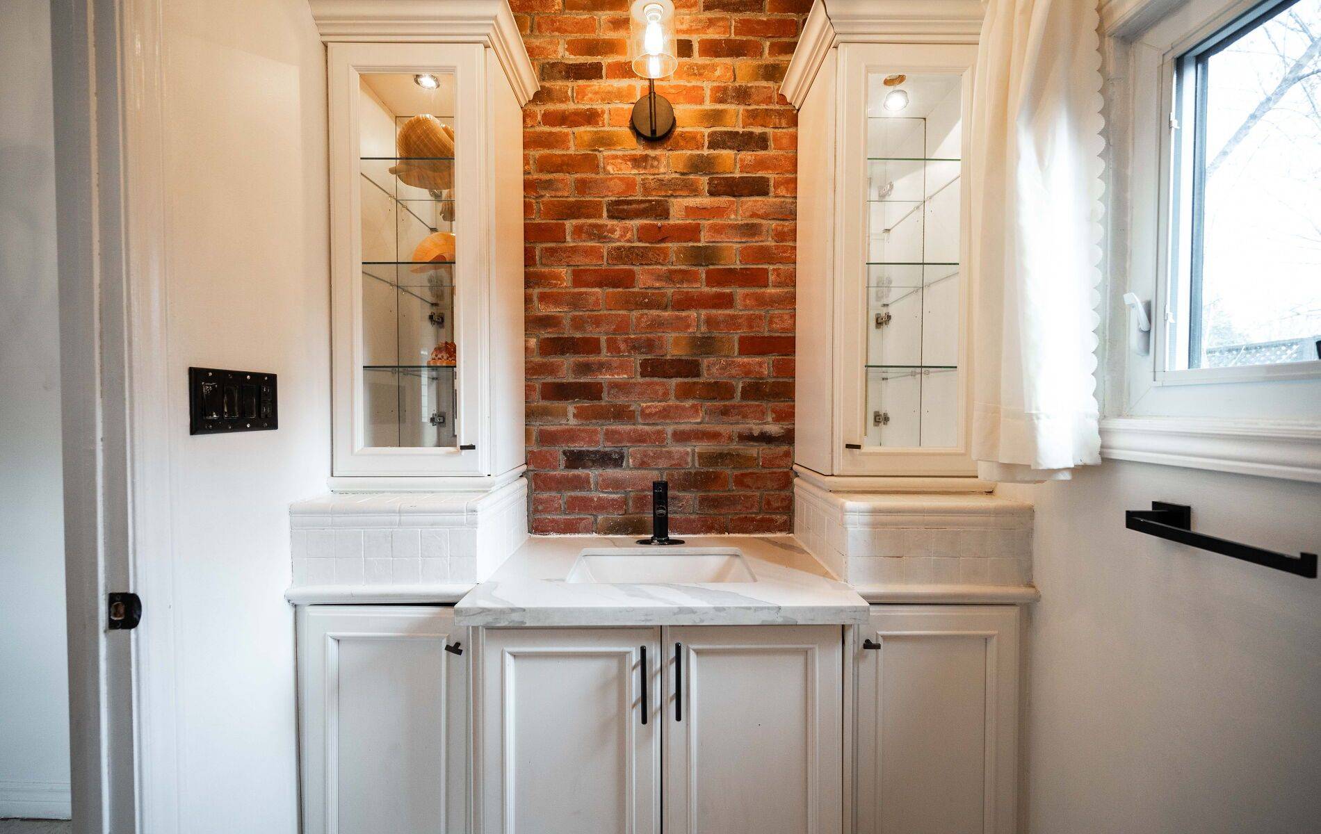 Milton, ON L0P 1B0,30 Main ST N