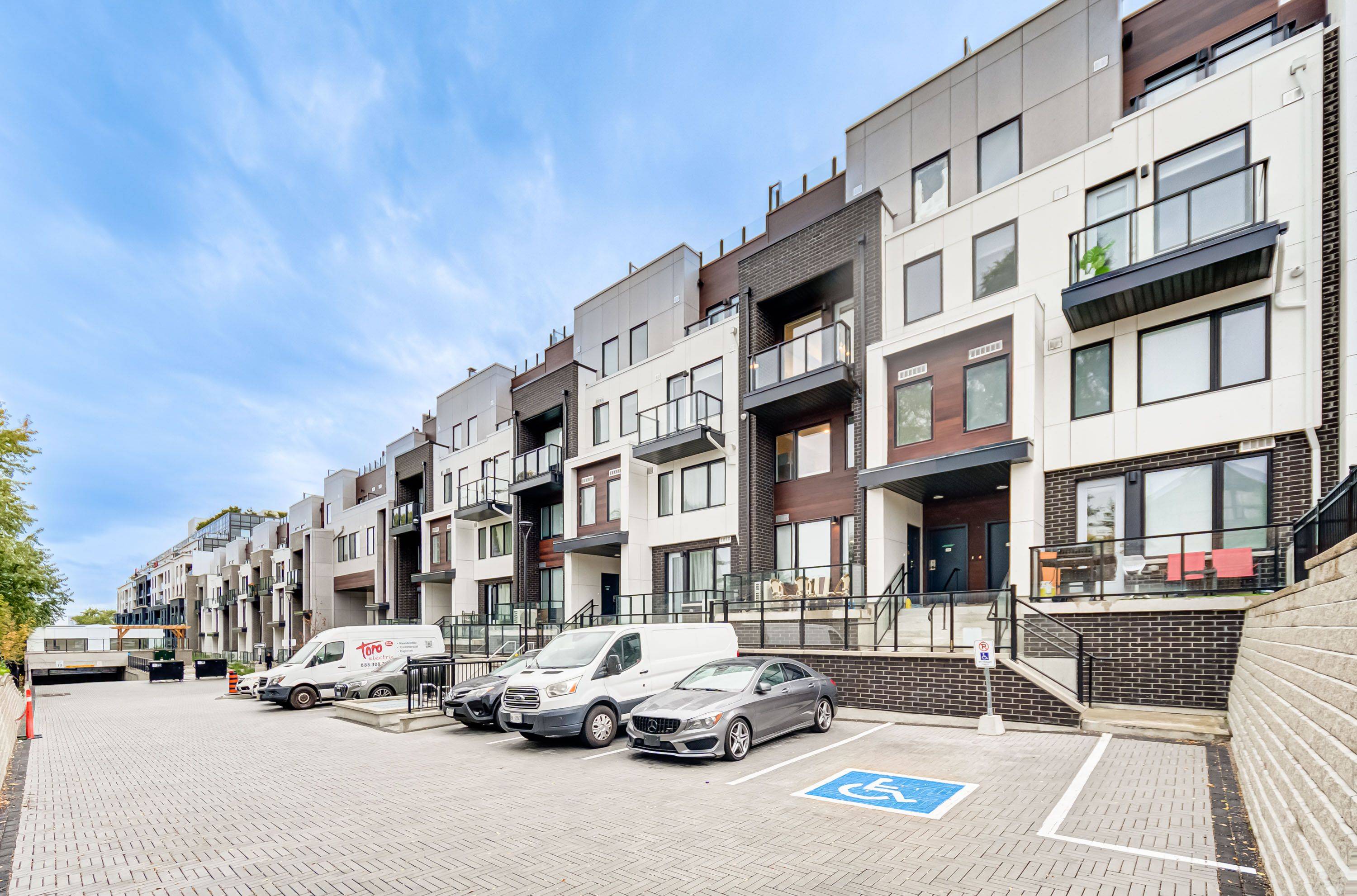 Toronto E03, ON M4B 0A7,1479 O'Connor DR #8