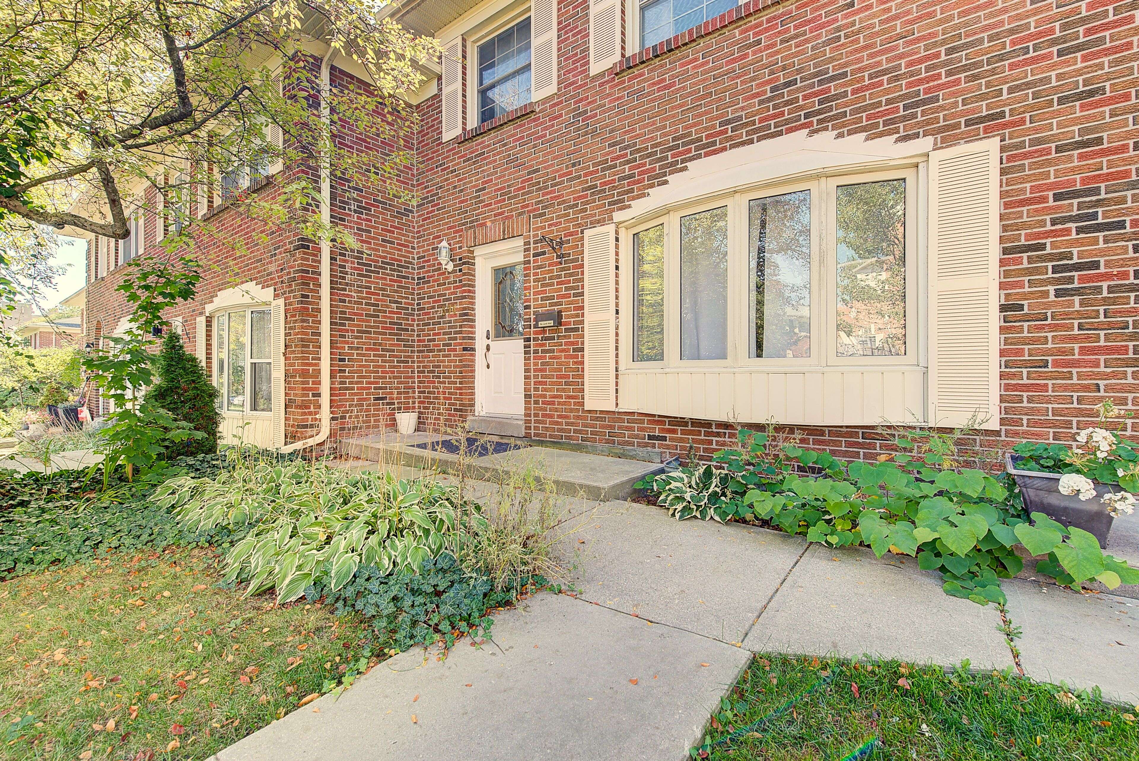 London North, ON N6G 2E9,374 Homestead CT