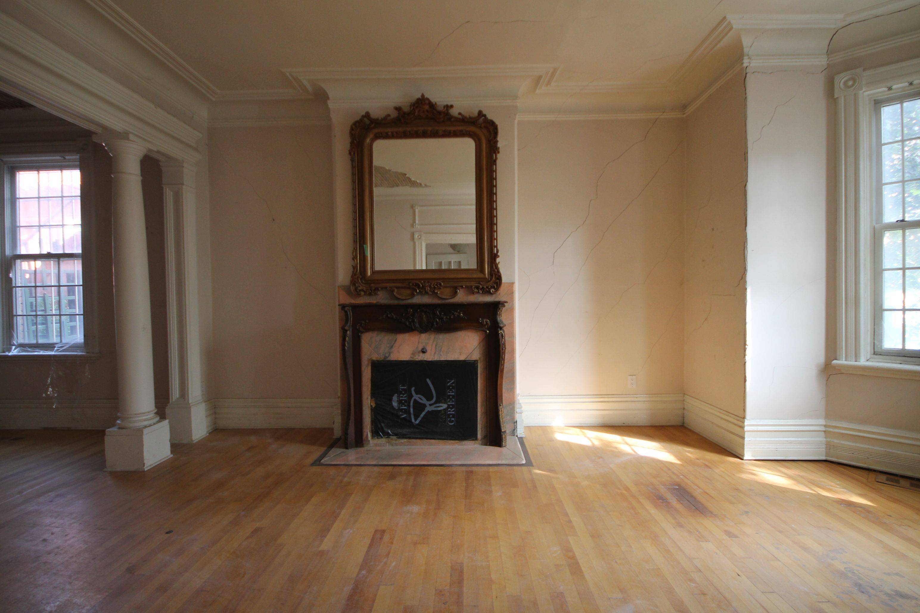 Ottawa Centre, ON K2P 0V9,301 Waverley ST