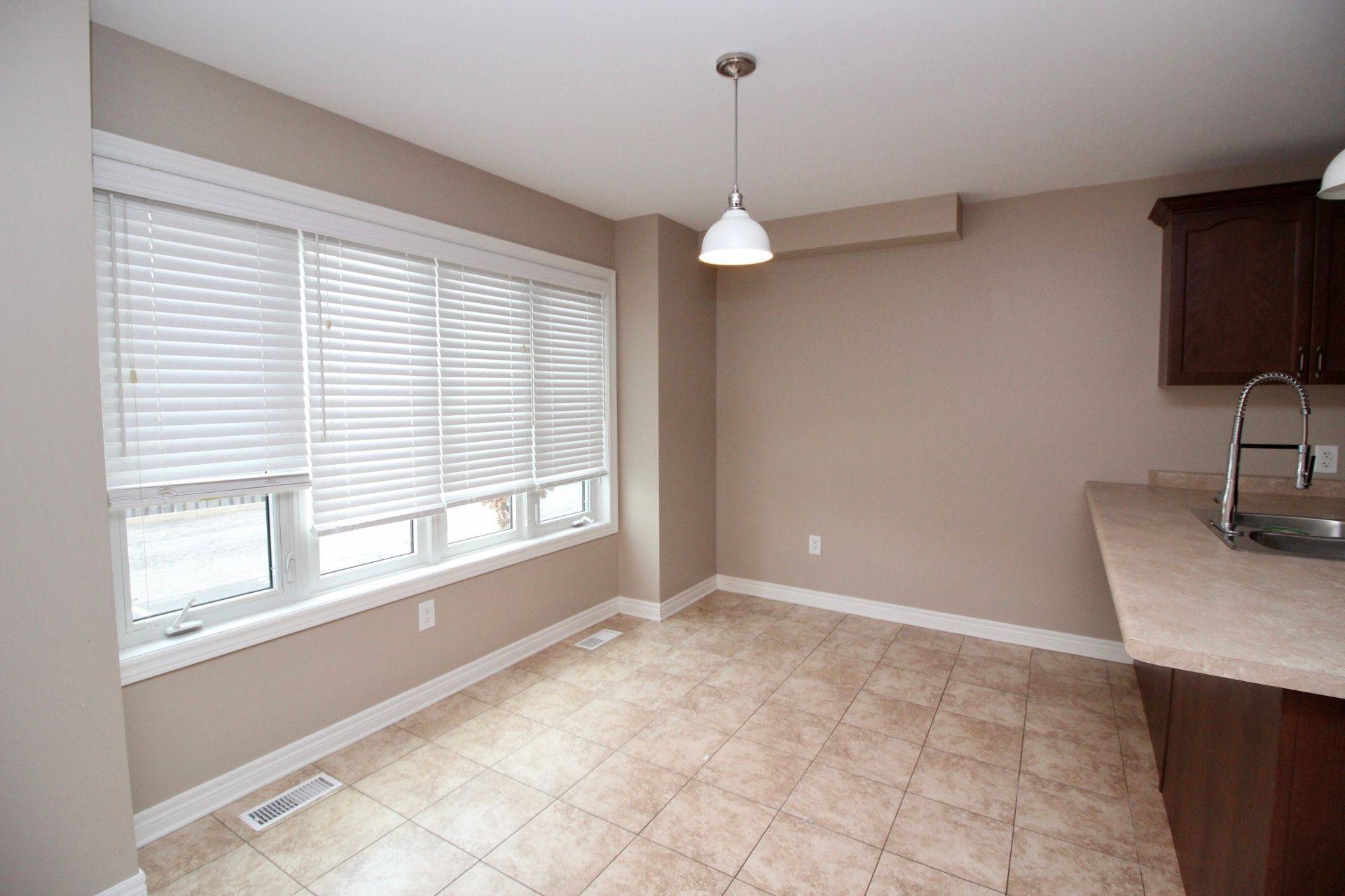 Niagara Falls, ON L2H 0H7,5727 KALAR RD #3