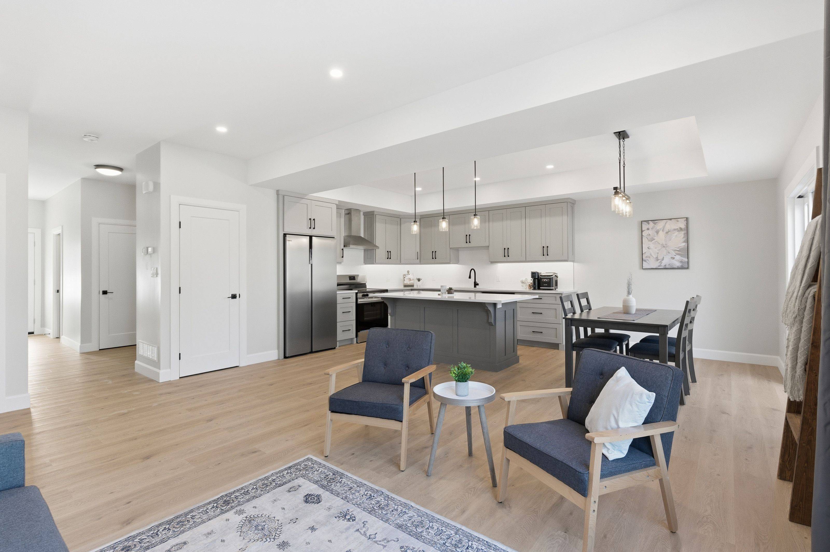 Essa, ON L0M 1B0,125 Sydenham ST #B