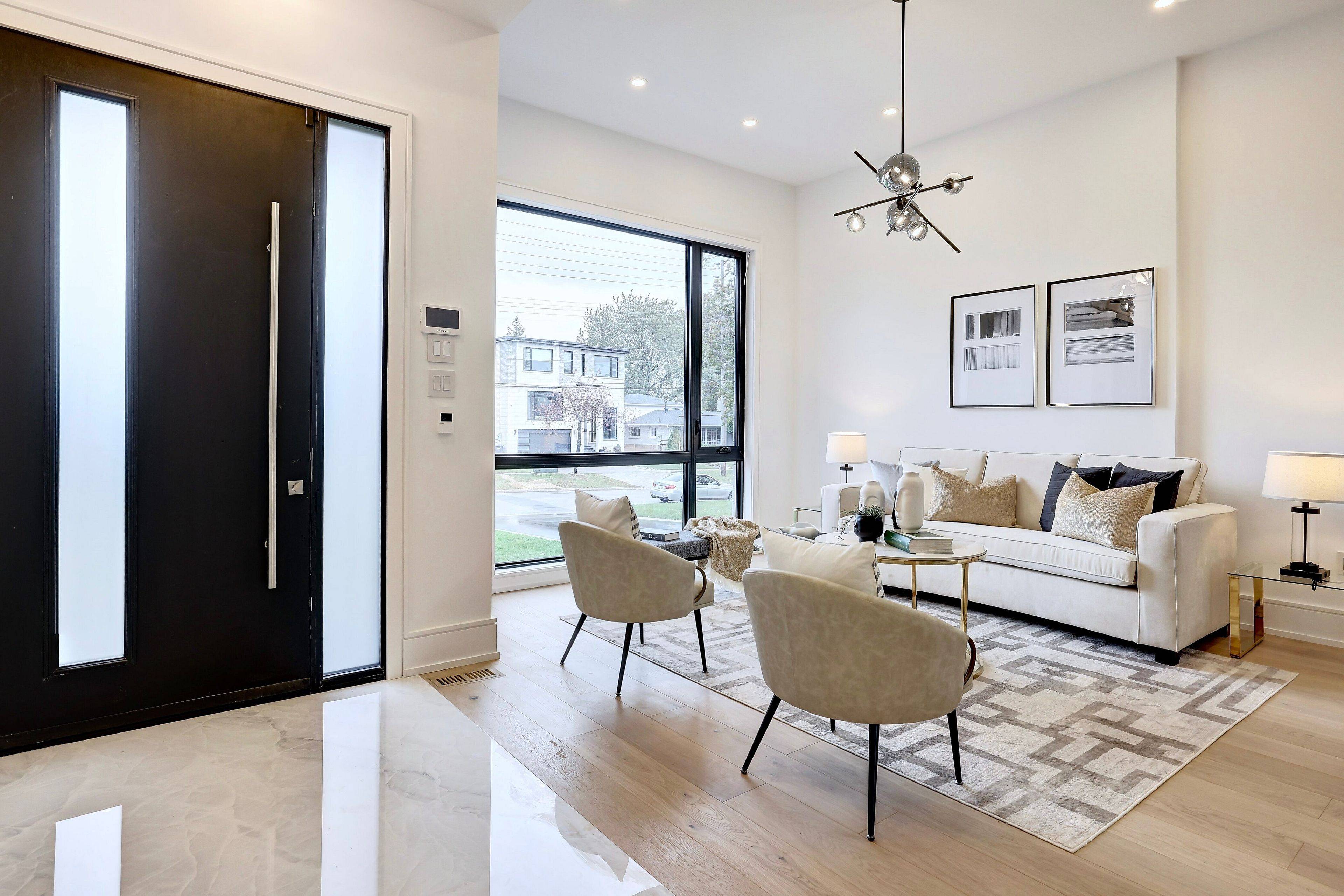 Mississauga, ON L5C 1Y3,2556 Glengarry RD