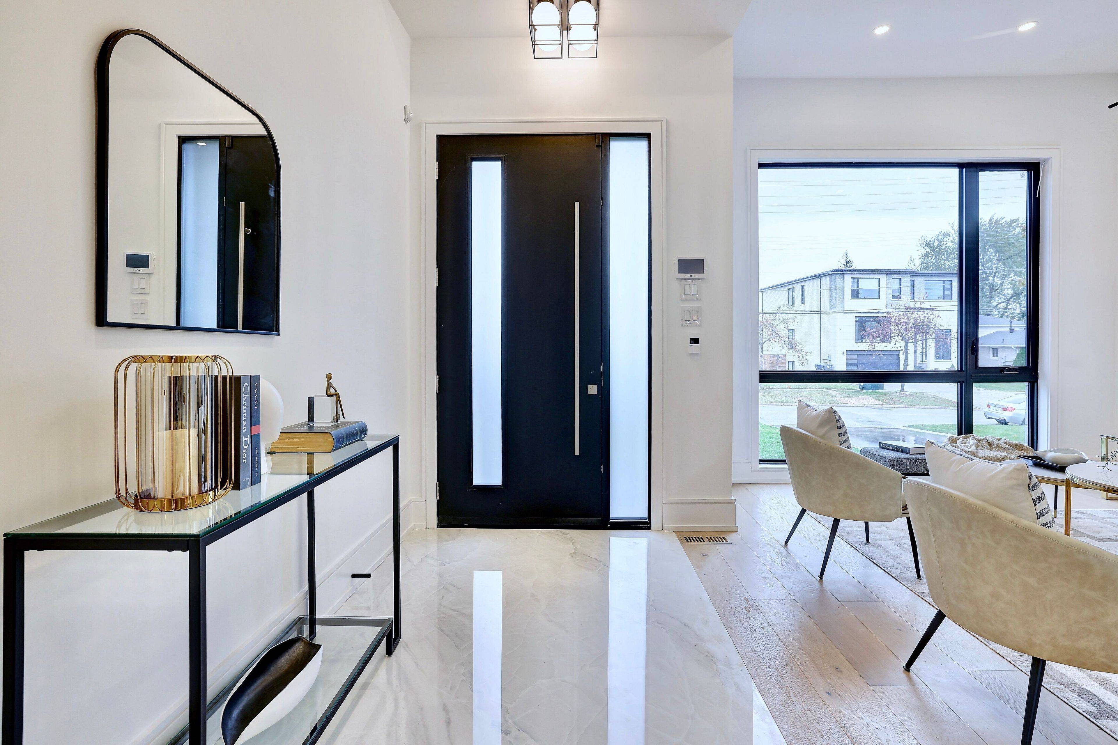 Mississauga, ON L5C 1Y3,2556 Glengarry RD