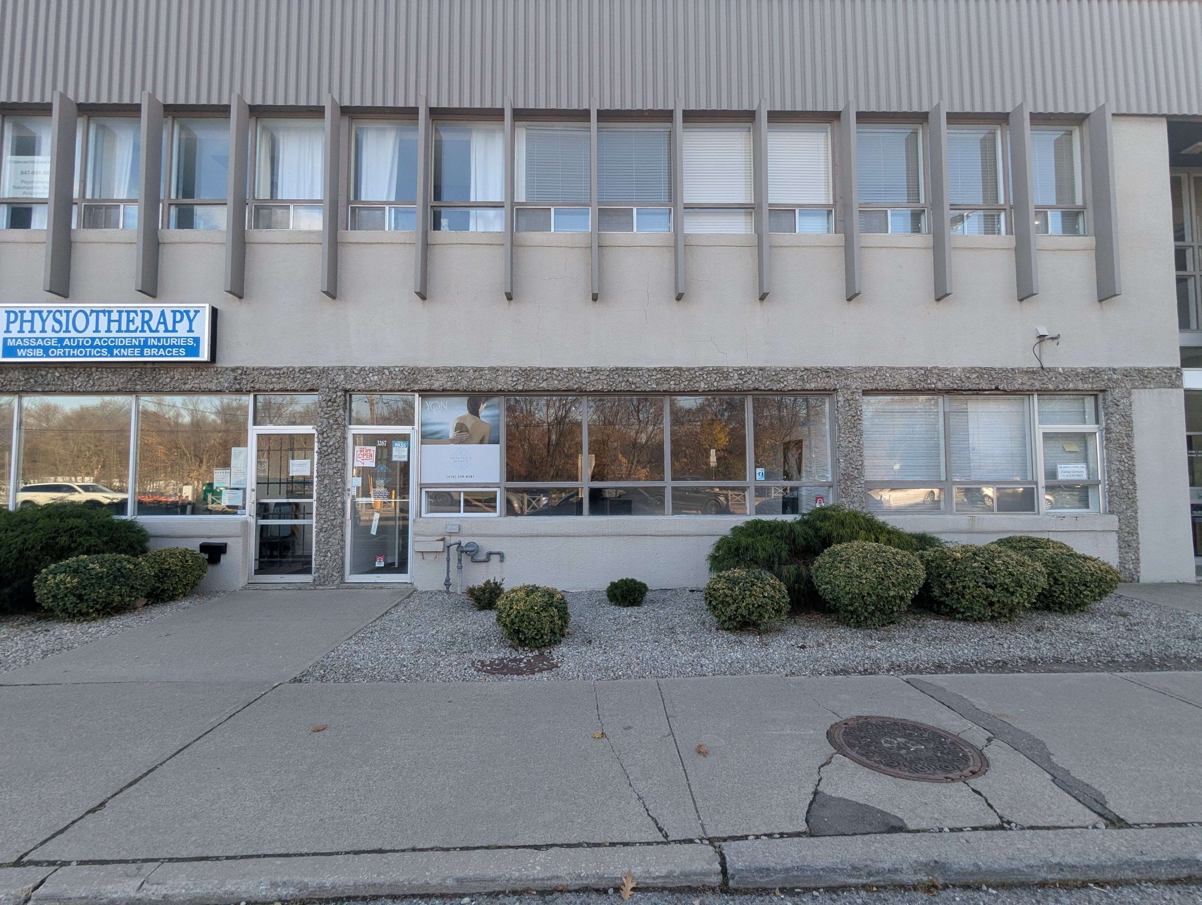 Toronto W07, ON M8X 1E2,3267 Bloor ST W #2