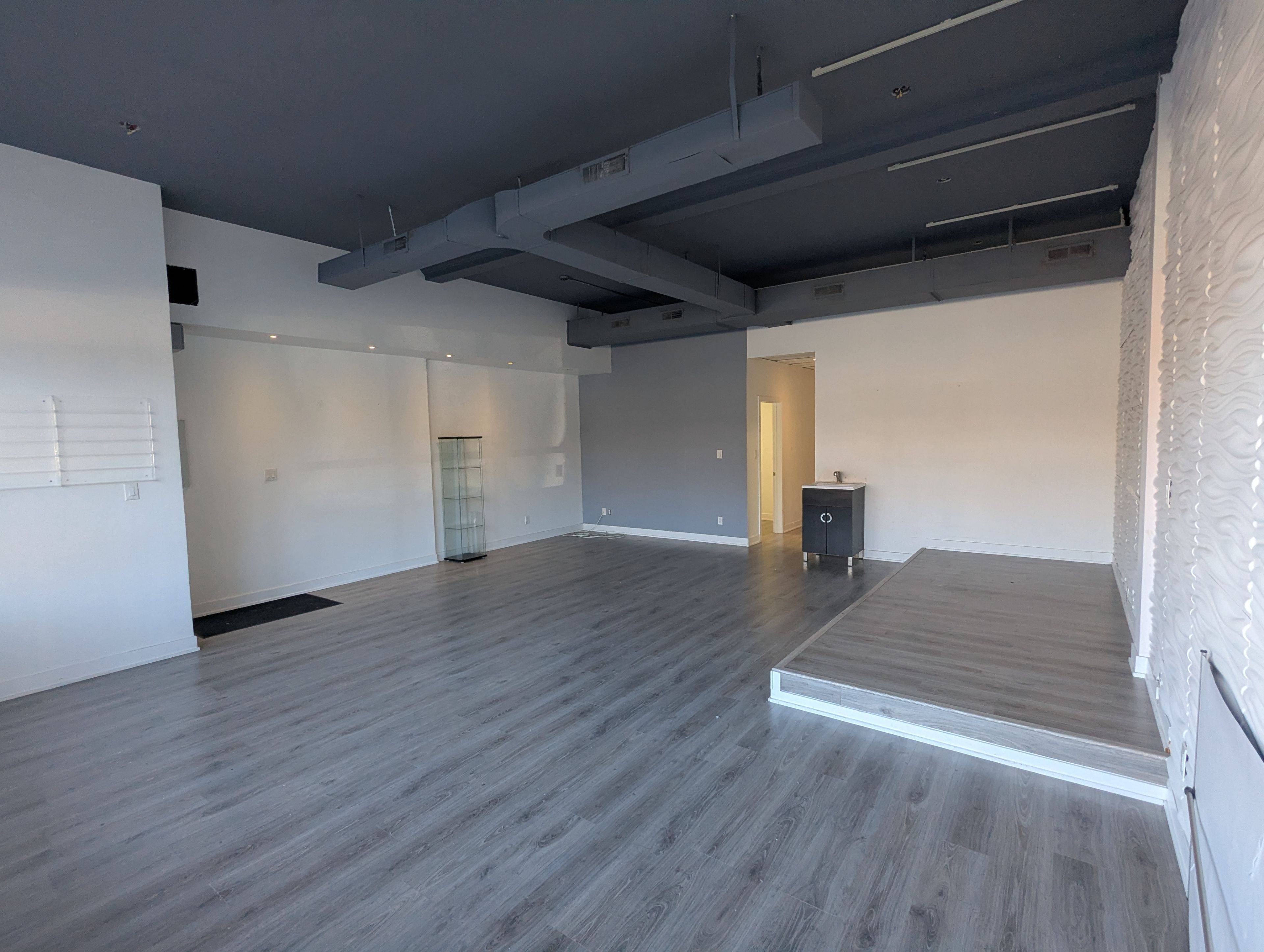 Toronto W07, ON M8X 1E2,3267 Bloor ST W #2