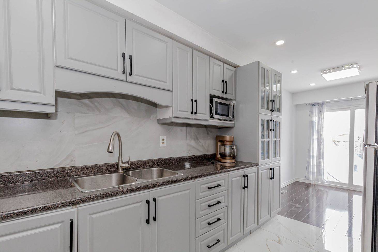 Mississauga, ON L4T 2X7,7406 Darcel AVE E #Unit 1