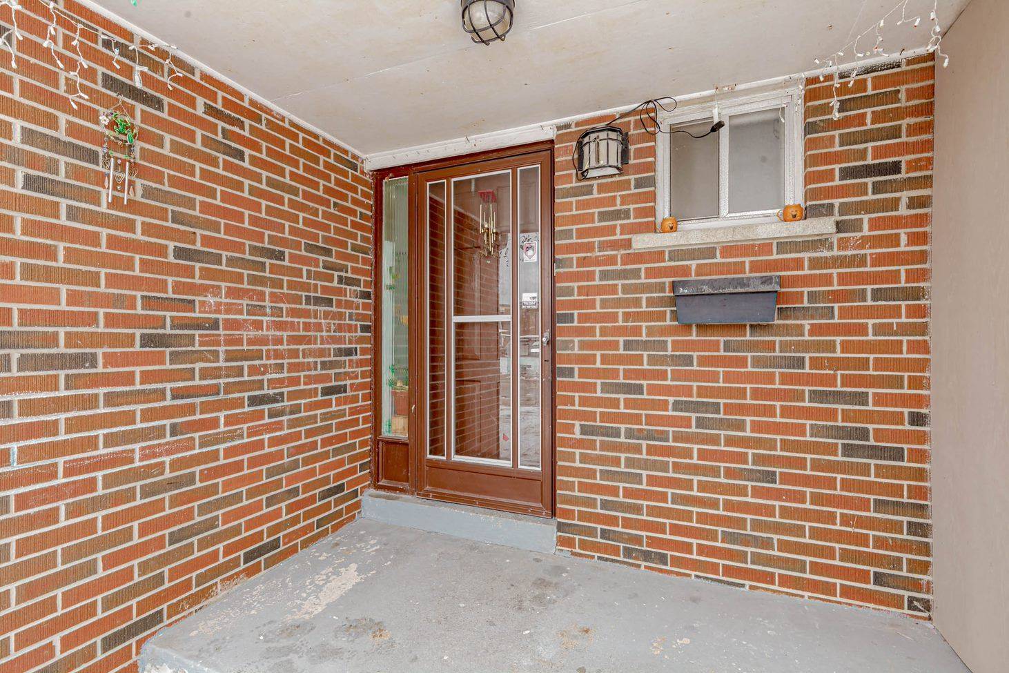 Mississauga, ON L4T 2X7,7406 Darcel AVE E #Unit 1