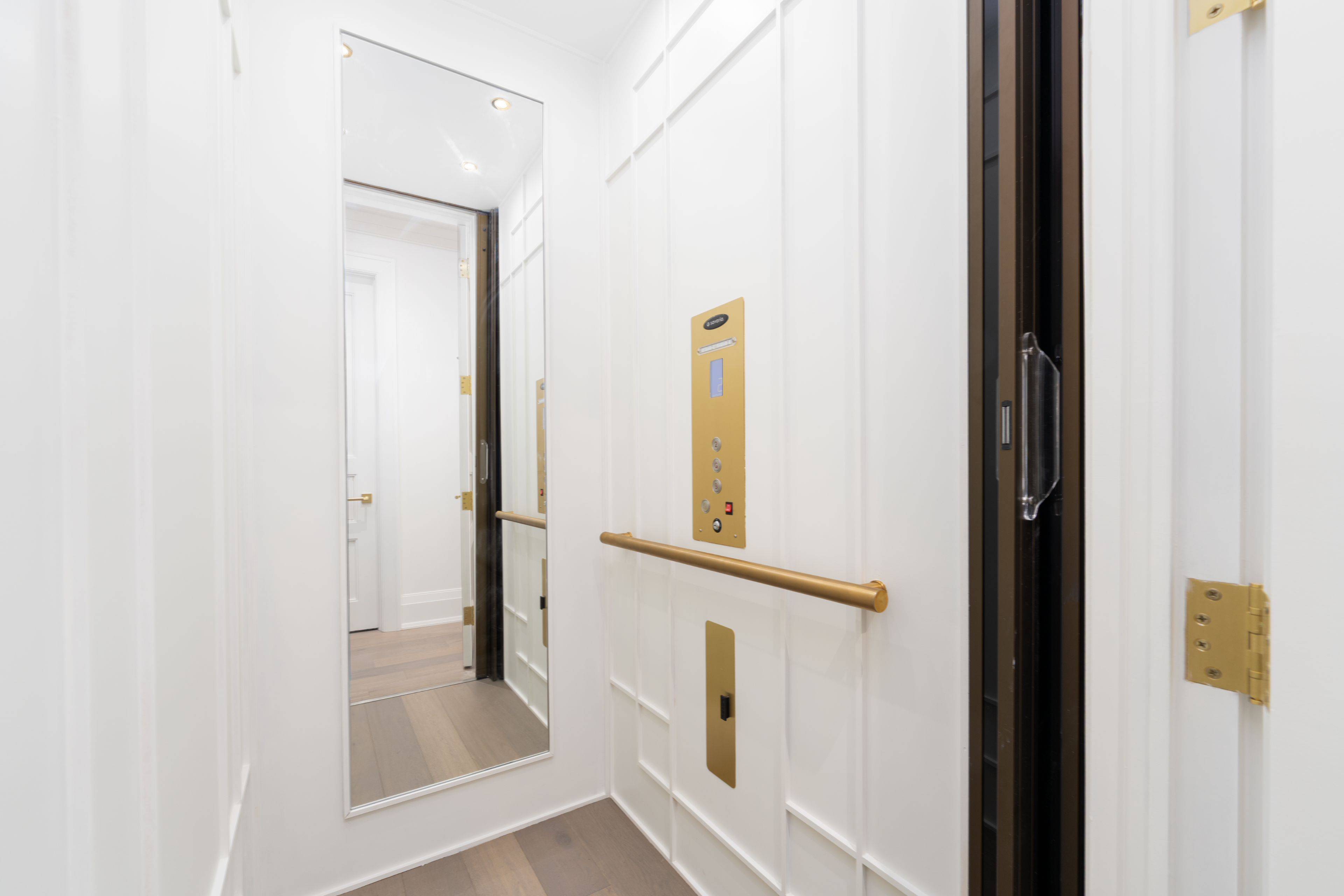 Toronto C13, ON M3B 2G5,55 Leacroft CRES