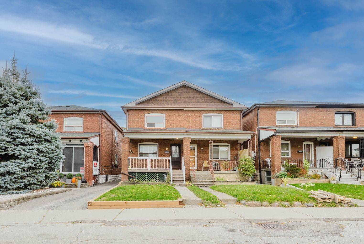 Toronto C03, ON M6E 2G2,18 Greyton CRES