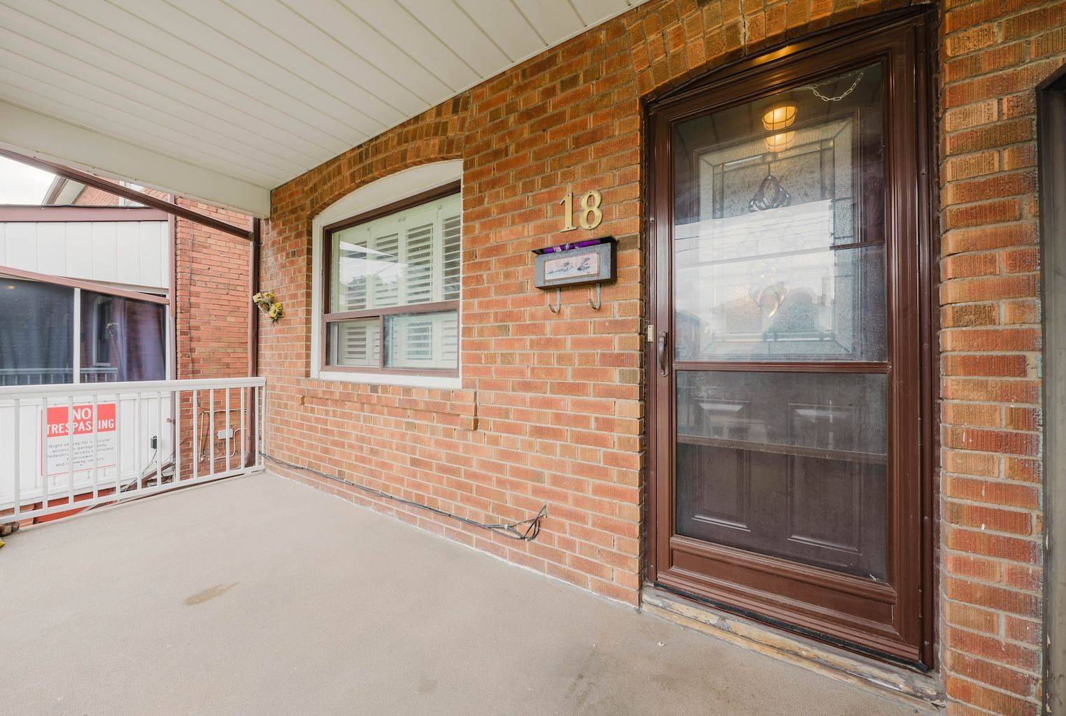 Toronto C03, ON M6E 2G2,18 Greyton CRES