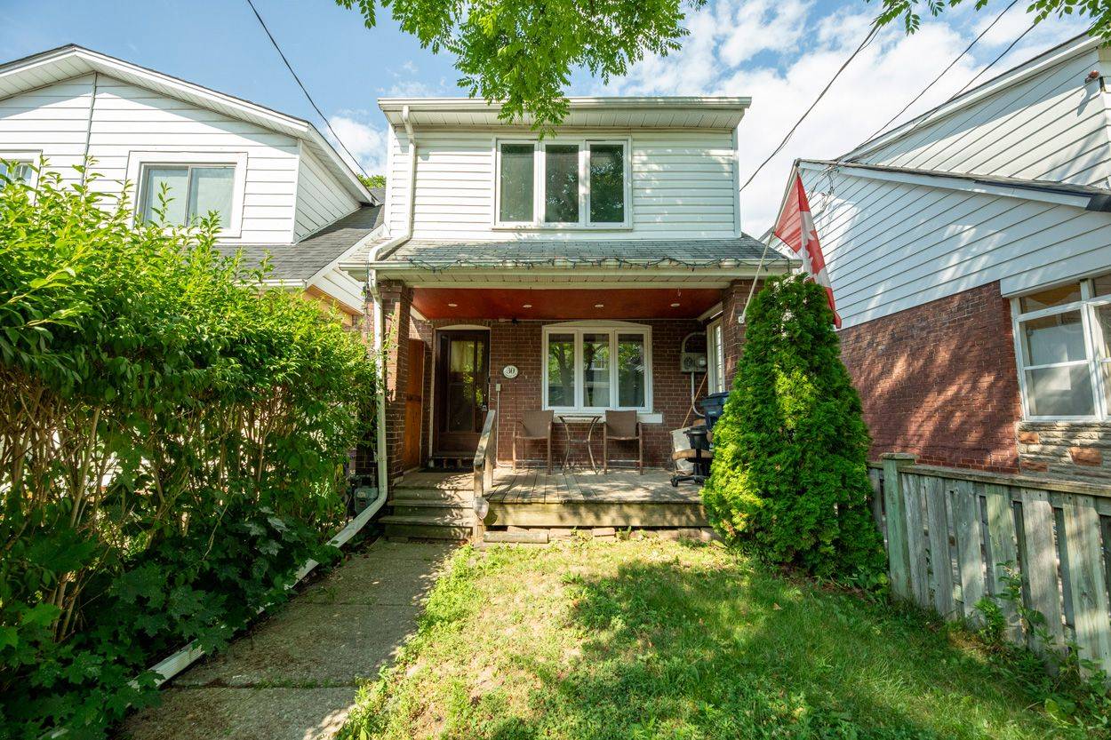 Toronto E02, ON M4E 3L7,30 Lawlor top Floor AVE