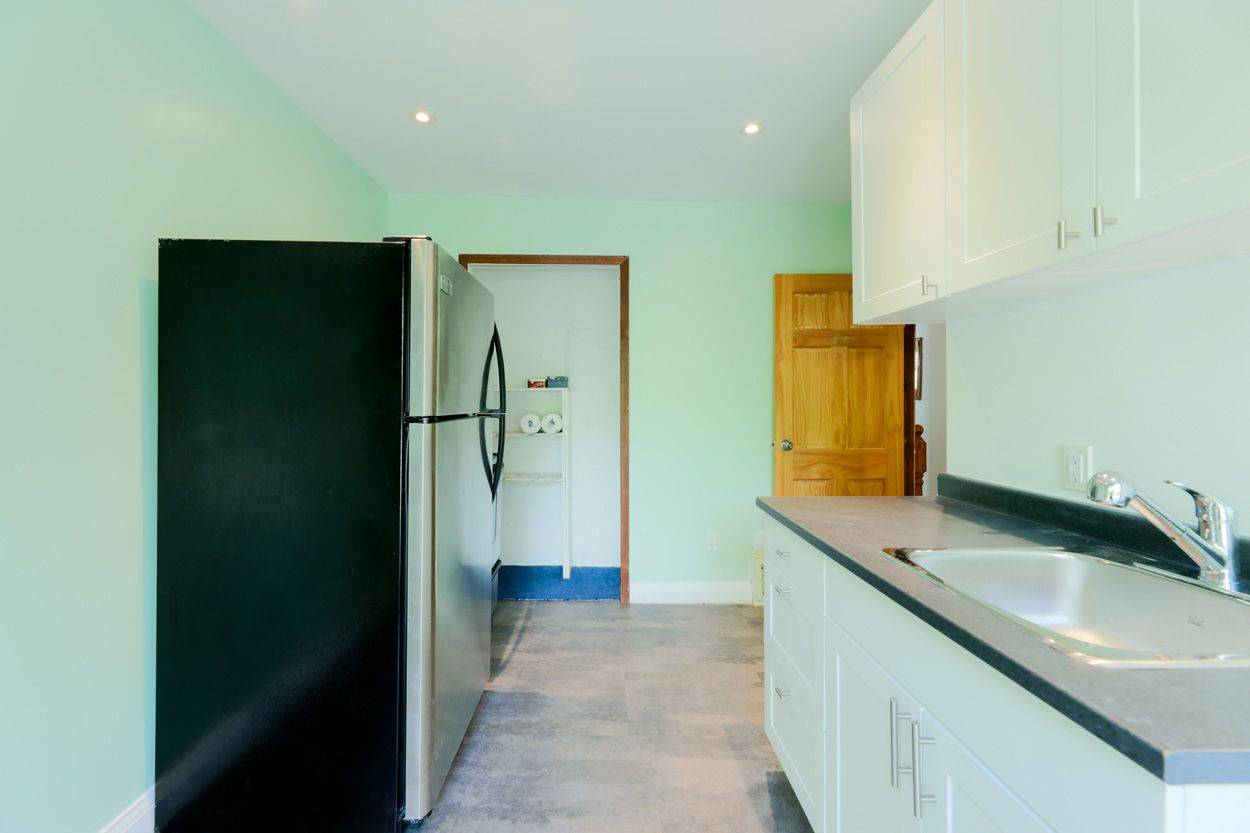 Toronto E02, ON M4E 3L7,30 Lawlor top Floor AVE