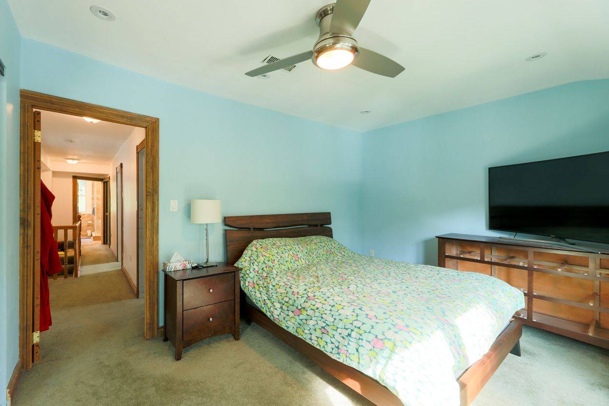 Toronto E02, ON M4E 3L7,30 Lawlor top Floor AVE