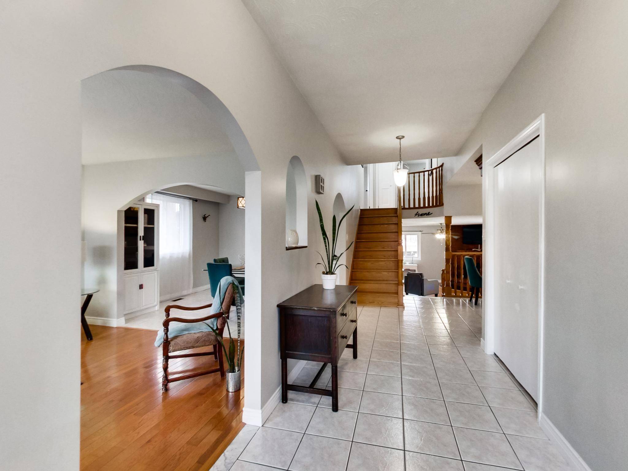 Hamilton, ON L8G 4P8,18 Pavarotti CT