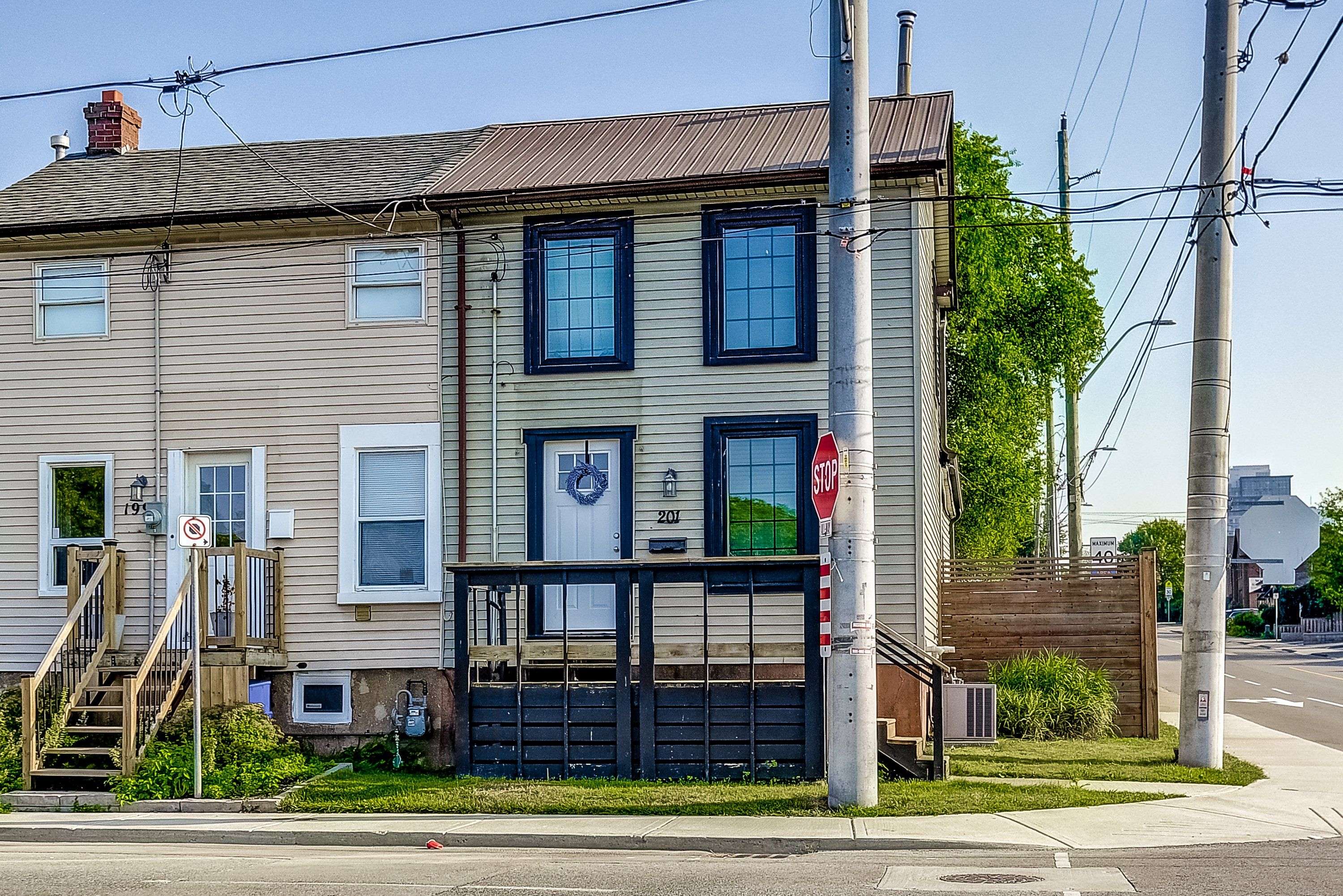 Hamilton, ON L8R 2H3,201 Barton ST W