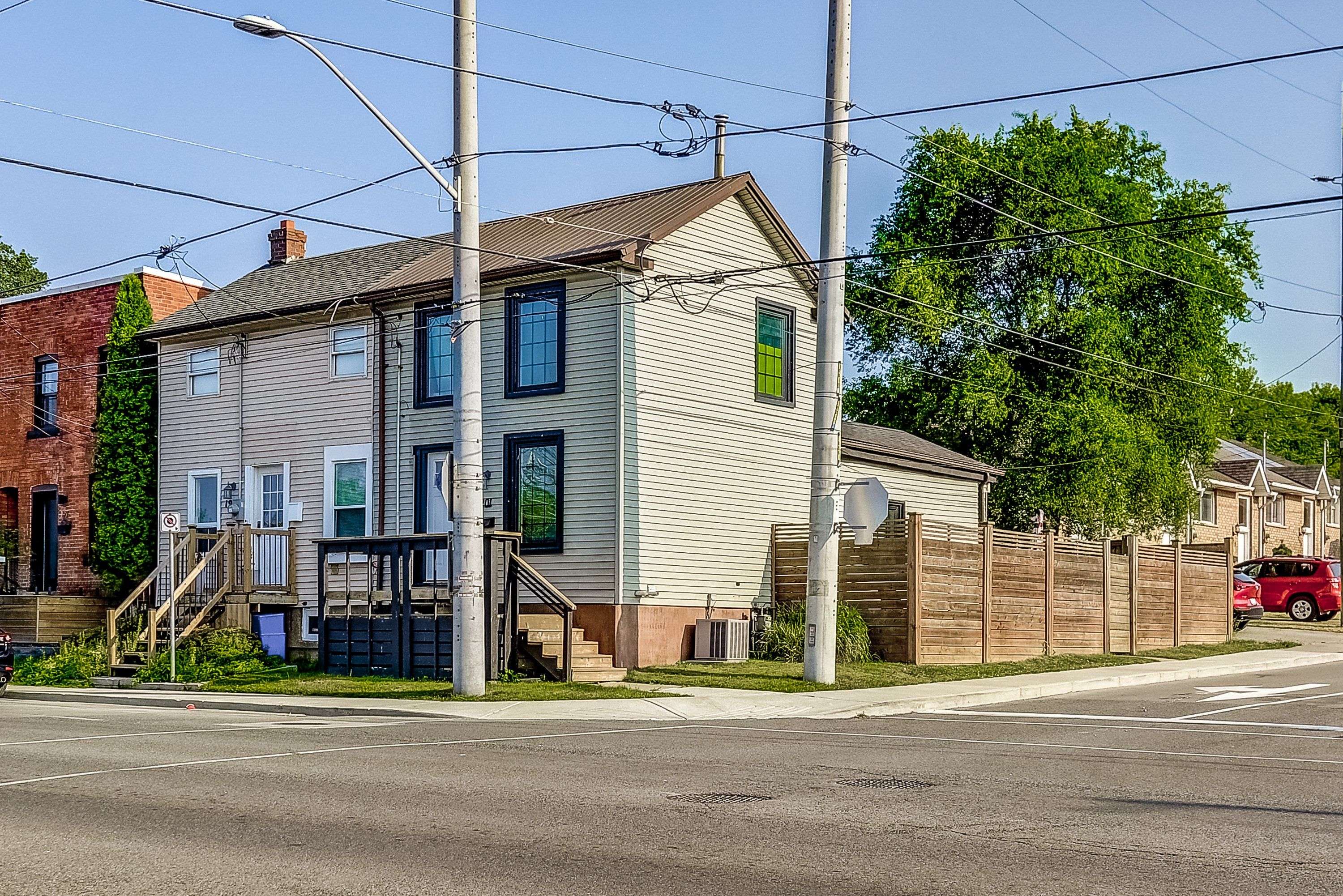 Hamilton, ON L8R 2H3,201 Barton ST W