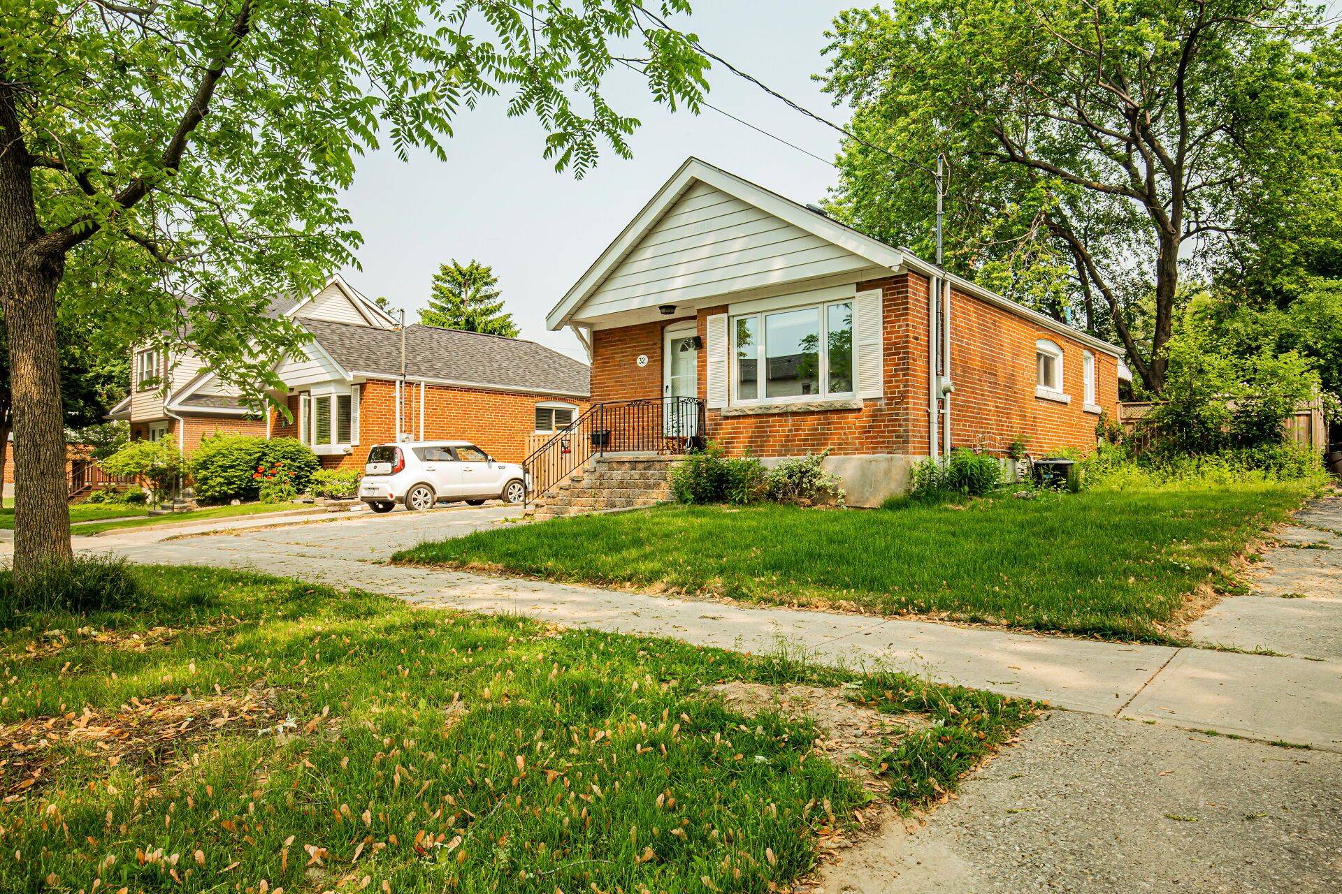 Toronto E04, ON M1L 1R6,32 Florens AVE