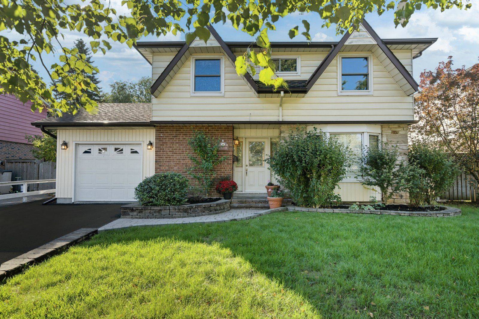 Whitby, ON L1N 1Y6,909 Harding ST